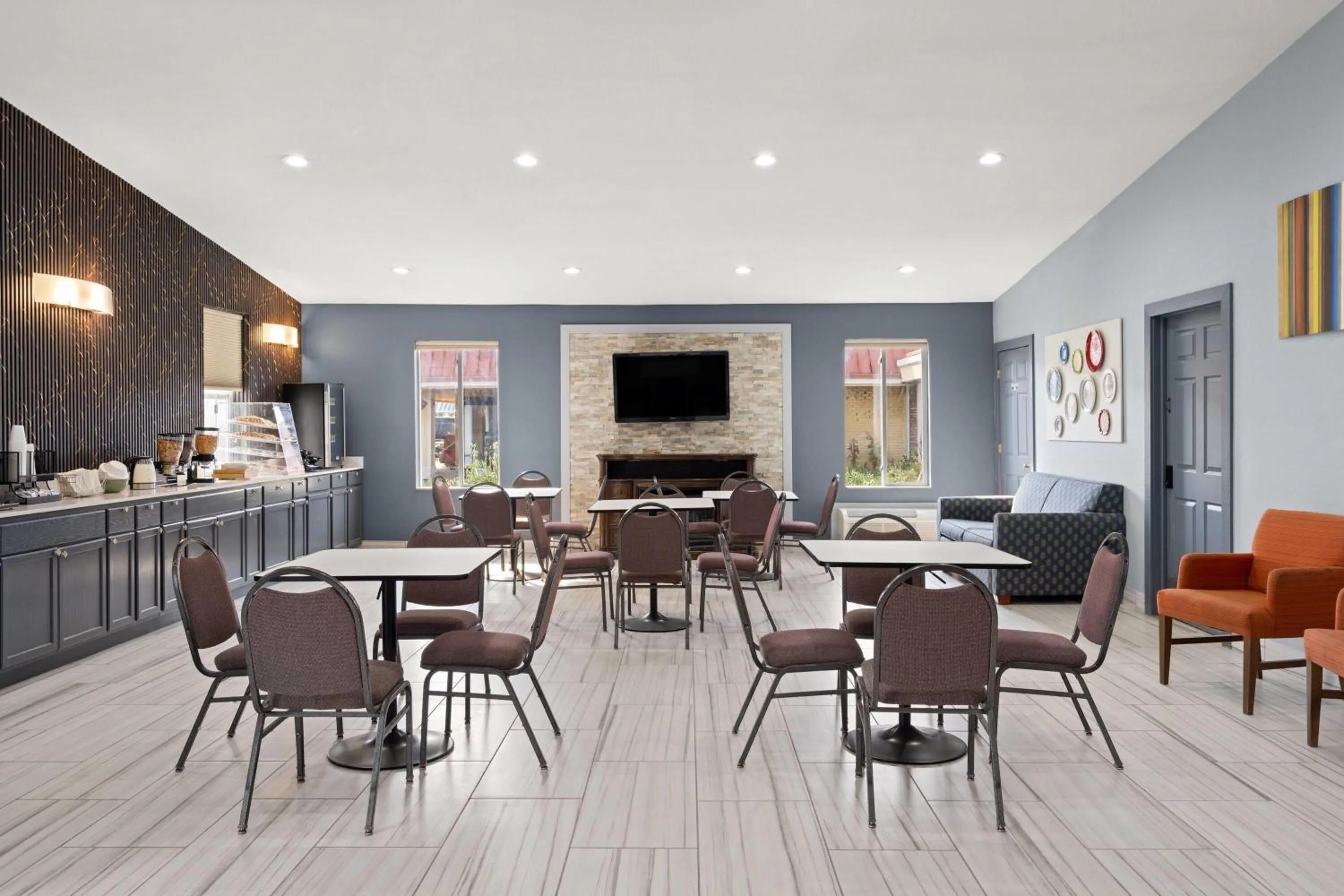 Breakfast in Super 8 by Wyndham Fort Wayne