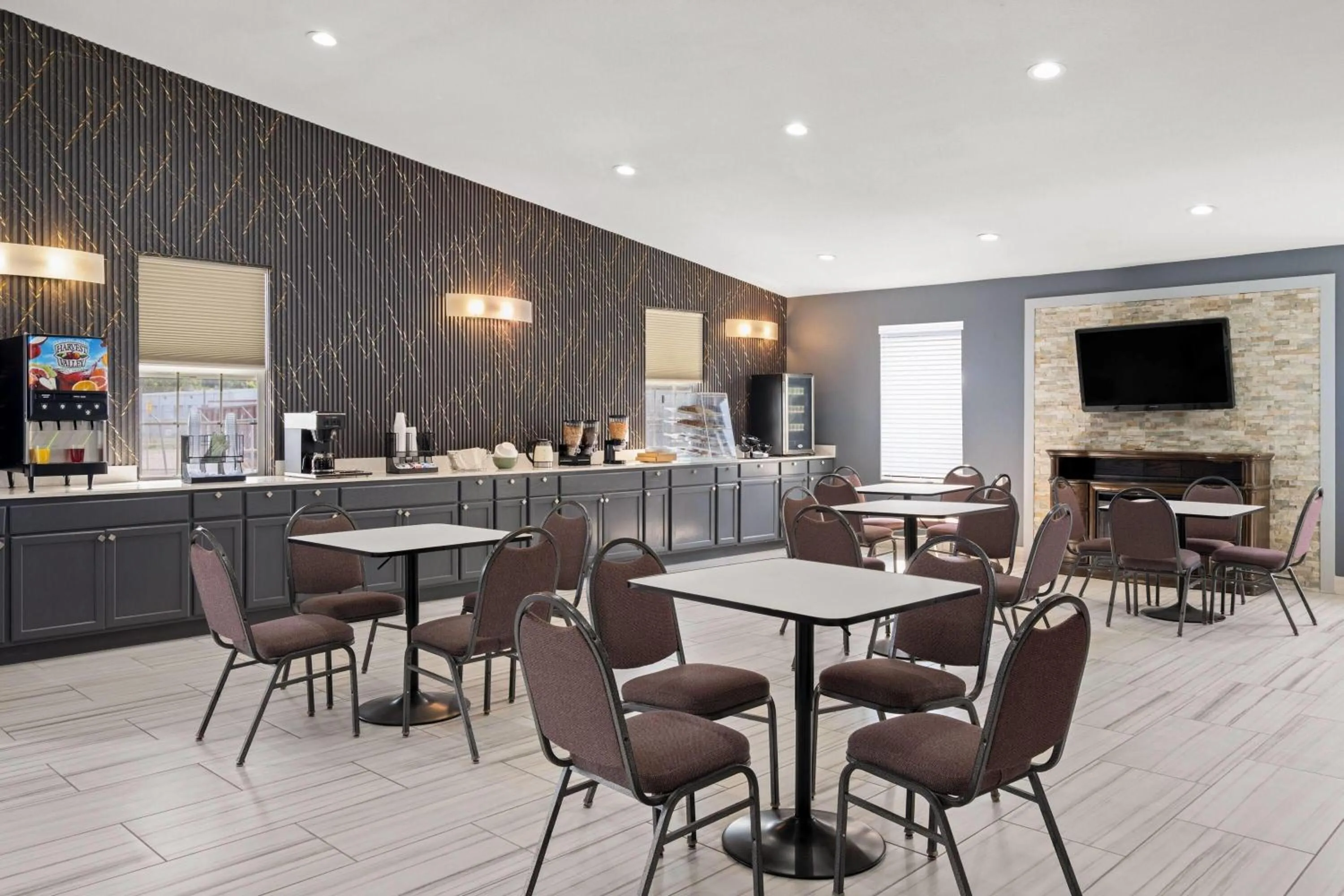 Breakfast in Super 8 by Wyndham Fort Wayne