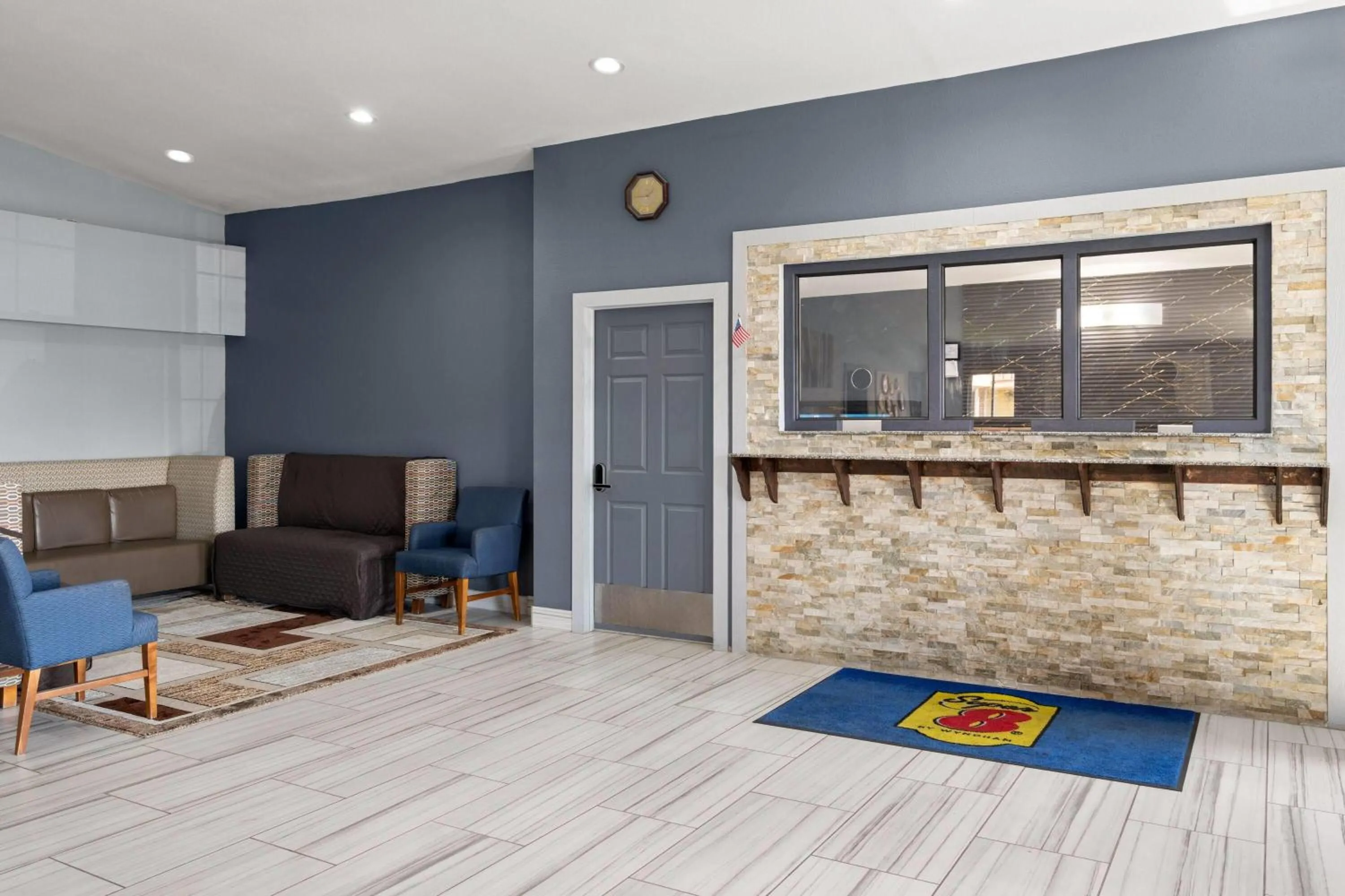 Lobby or reception in Super 8 by Wyndham Fort Wayne