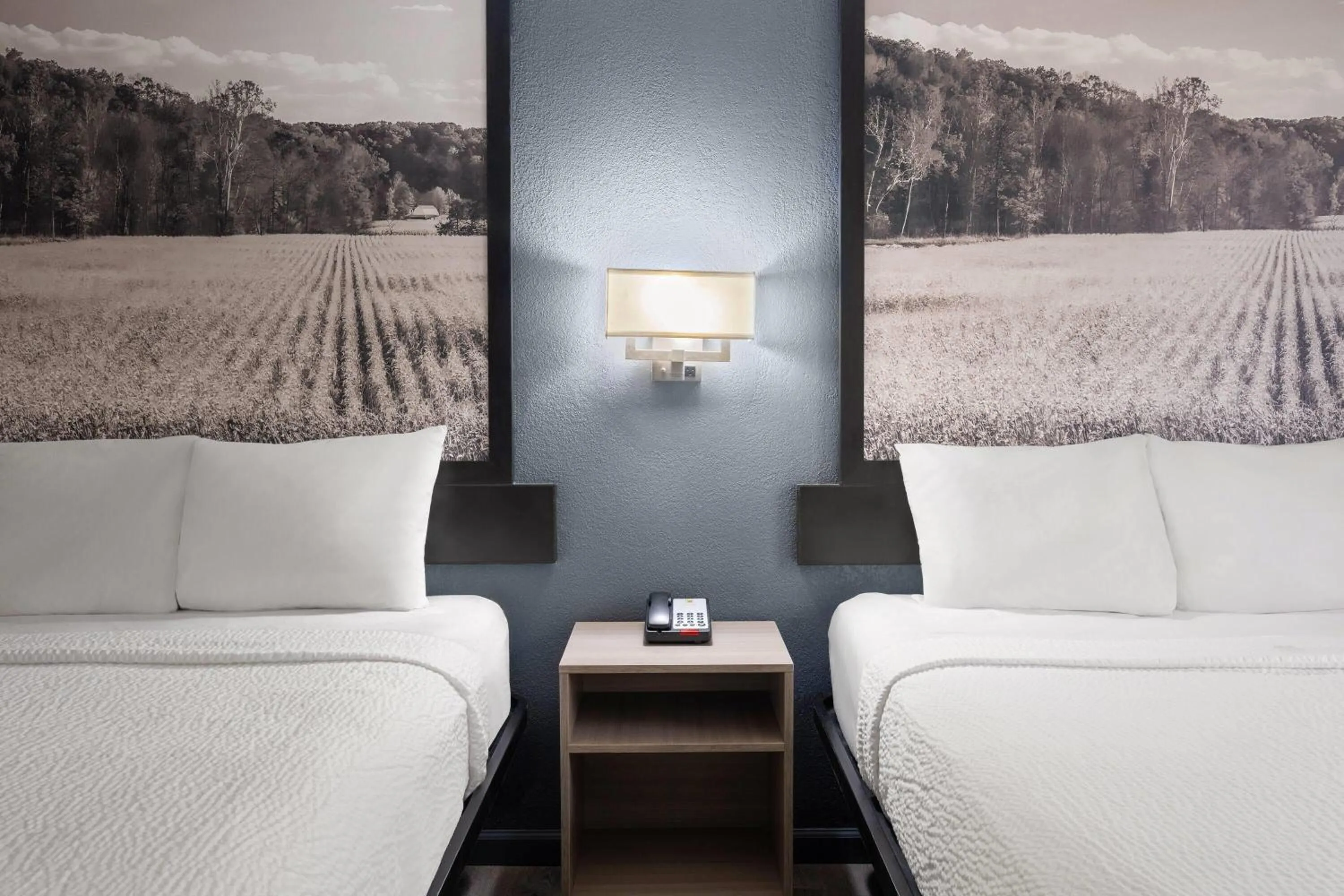 Bath, Bed in Super 8 by Wyndham Fort Wayne