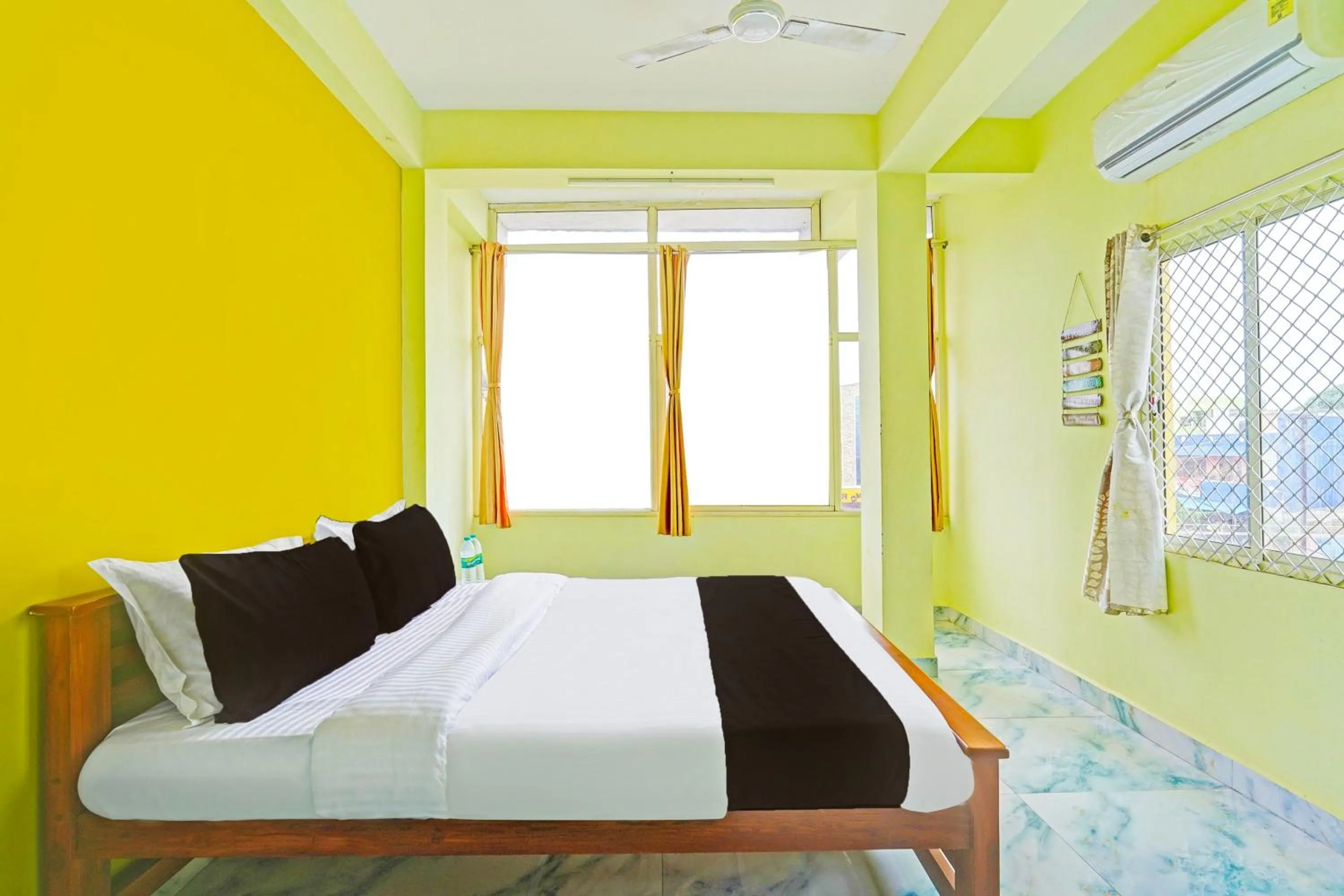 Bedroom, Bed in Hotel O by OYO LA VGA RESIDENCY