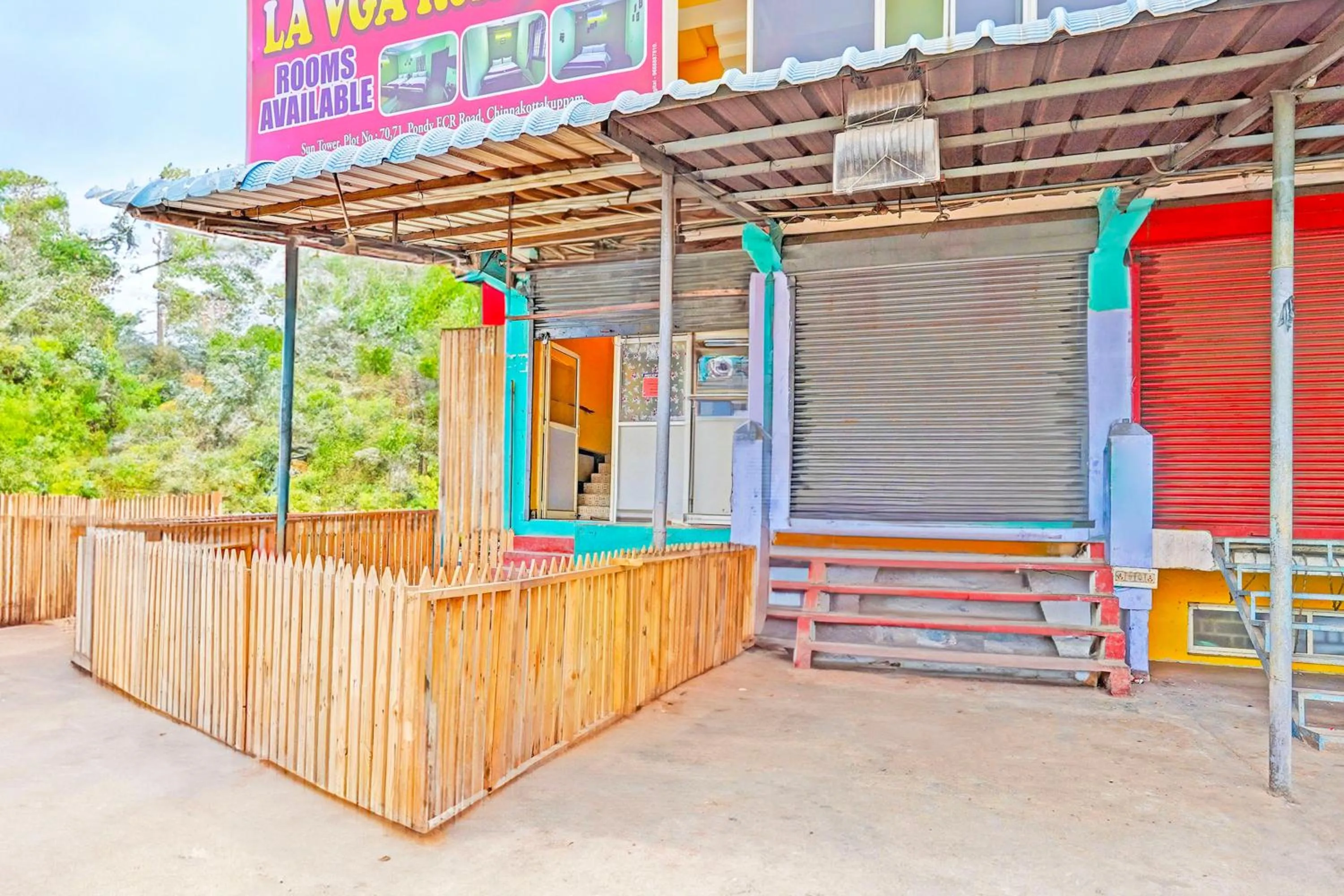 Facade/entrance in Hotel O by OYO LA VGA RESIDENCY