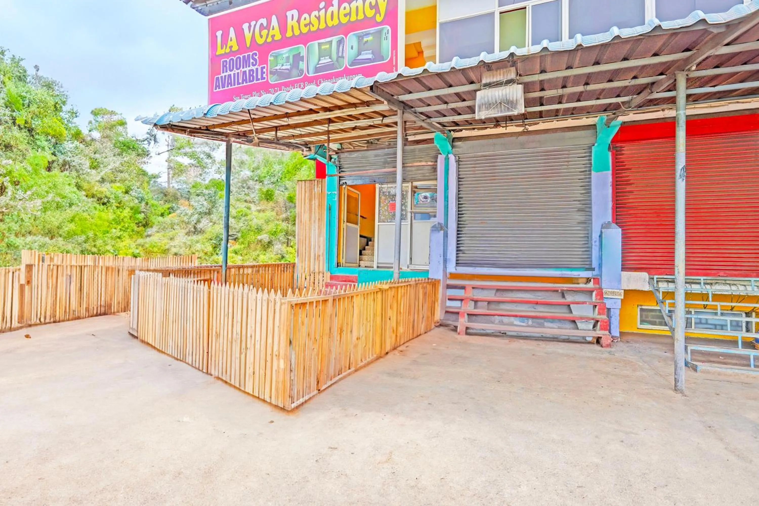 Facade/entrance in Hotel O by OYO LA VGA RESIDENCY