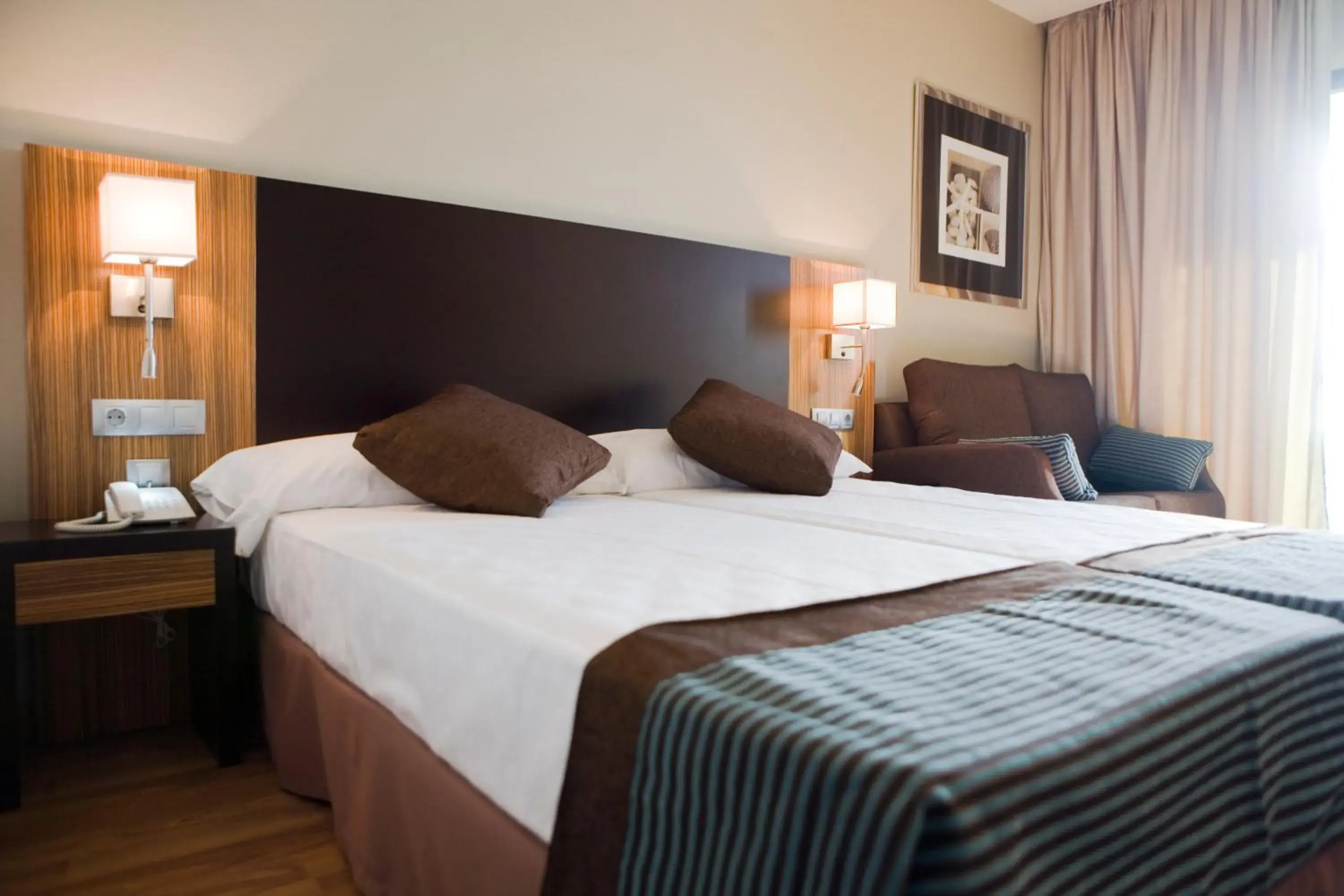 Bed in Hotel y Apartamentos Conilsol Bed in Hotel y Apartamentos Conilsol