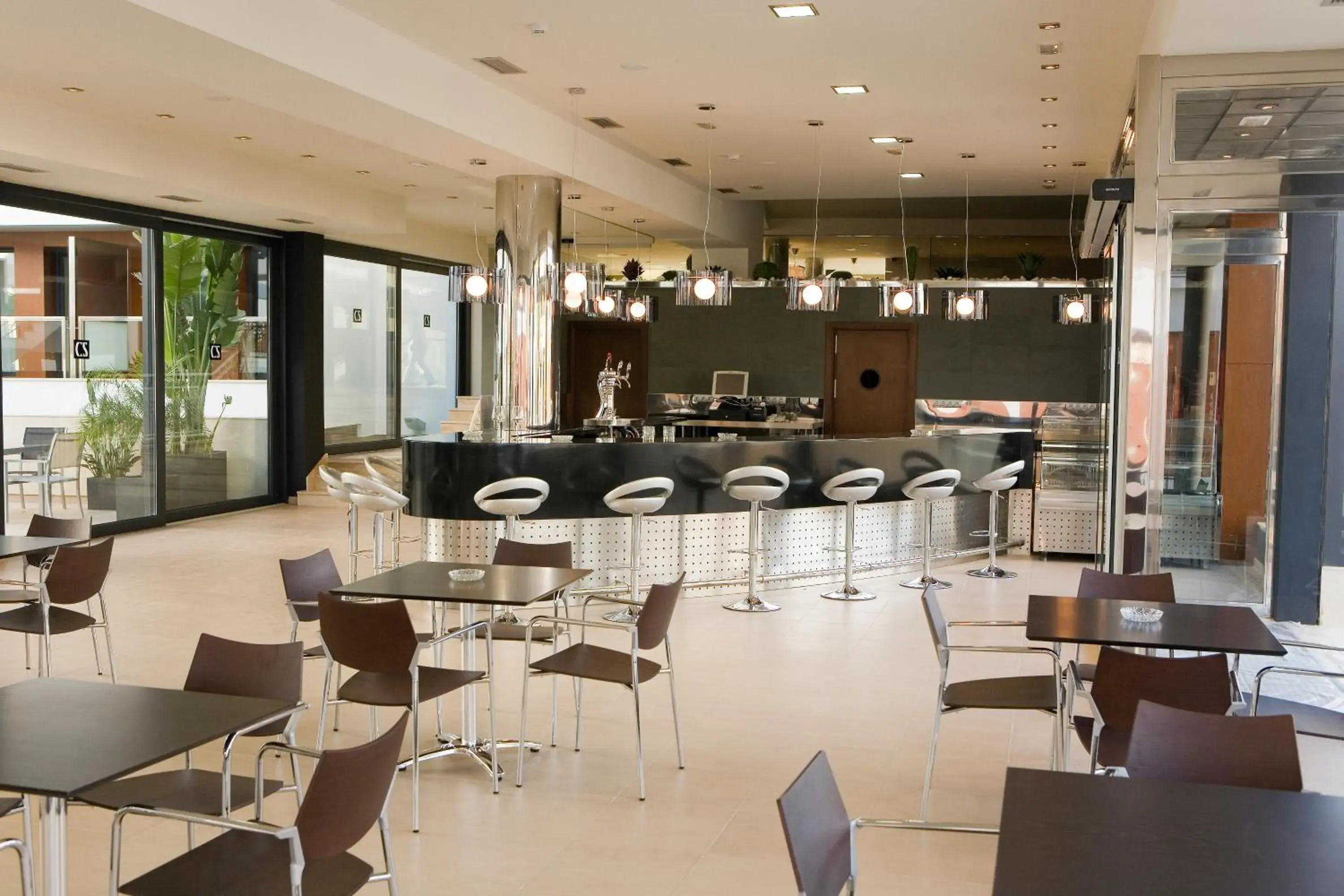 Lounge or bar in Hotel y Apartamentos Conilsol Lounge or bar in Hotel y Apartamentos Conilsol