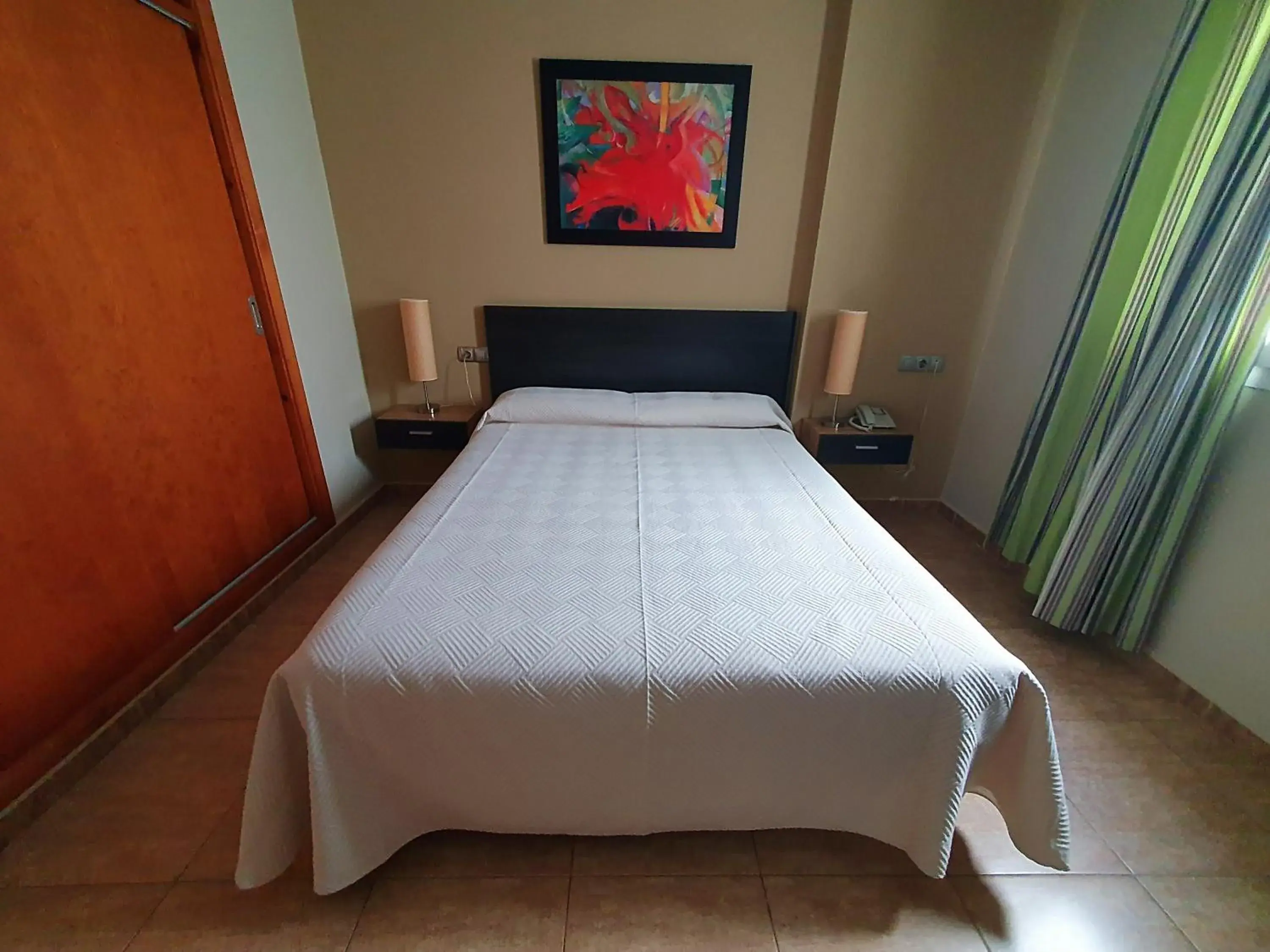 Bedroom, Bed in Hotel y Apartamentos Conilsol Bedroom, Bed in Hotel y Apartamentos Conilsol