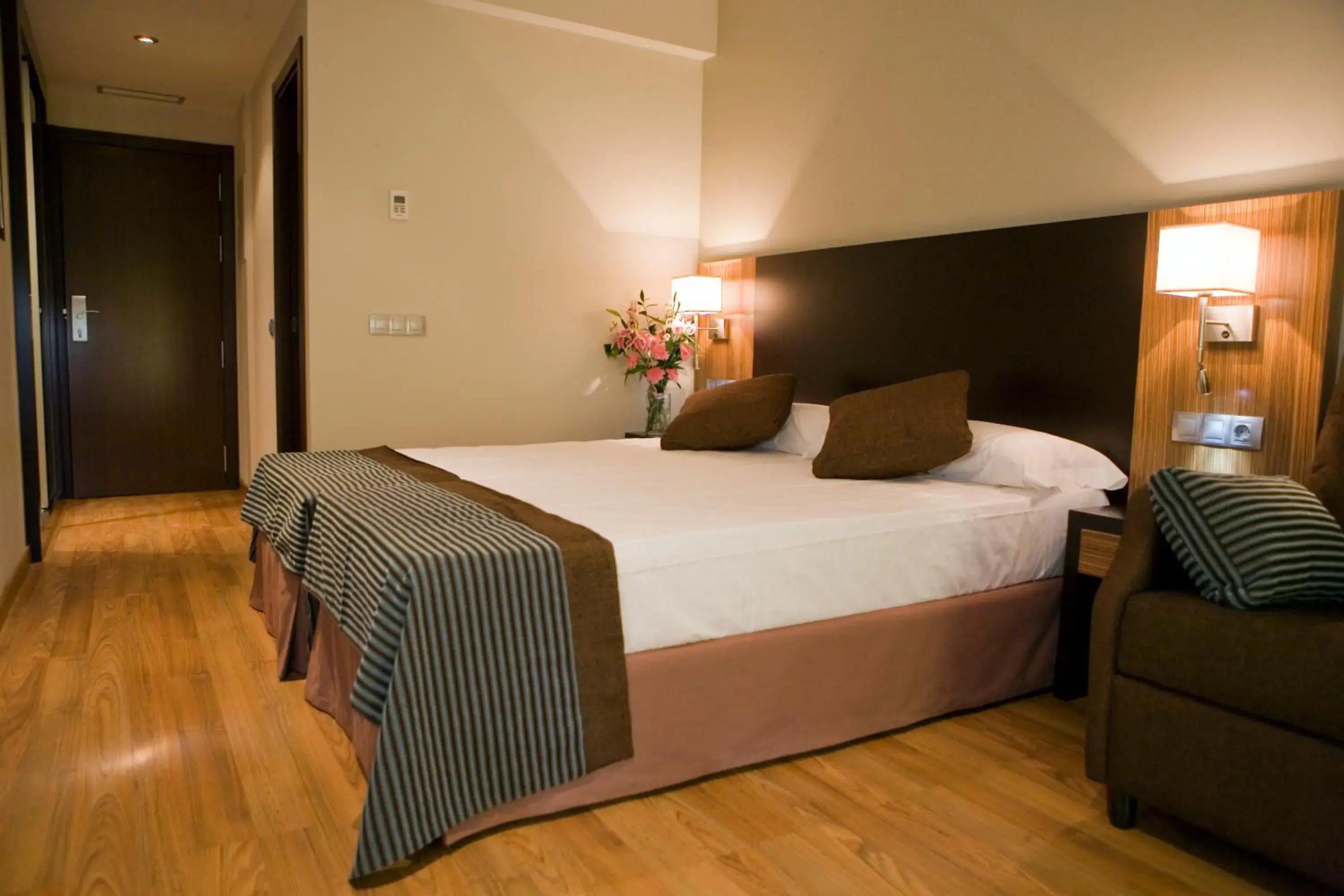 Photo of the whole room, Bed in Hotel y Apartamentos Conilsol Photo of the whole room, Bed in Hotel y Apartamentos Conilsol