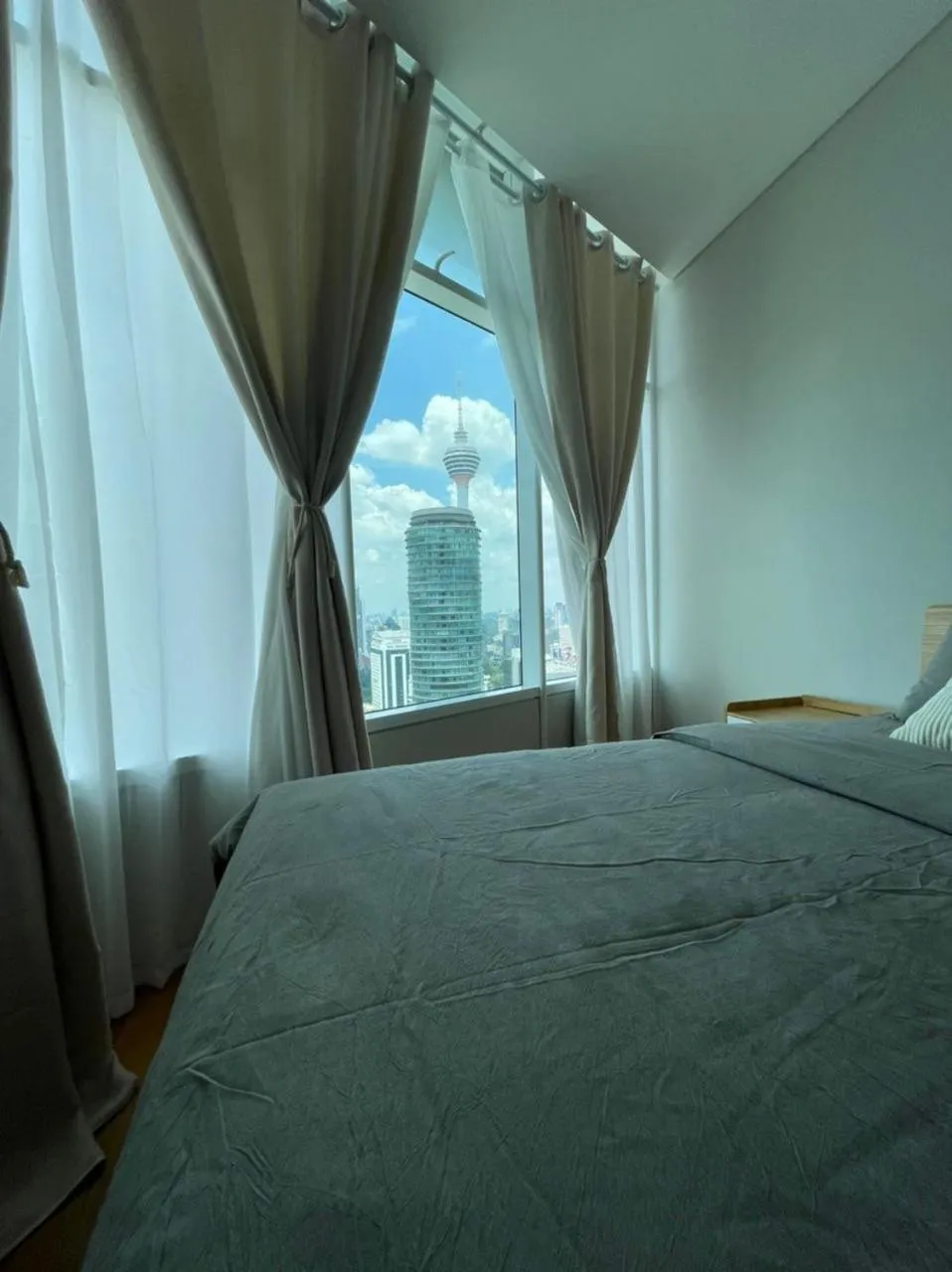 Bed in Sky Suites KLCC by Luna KL