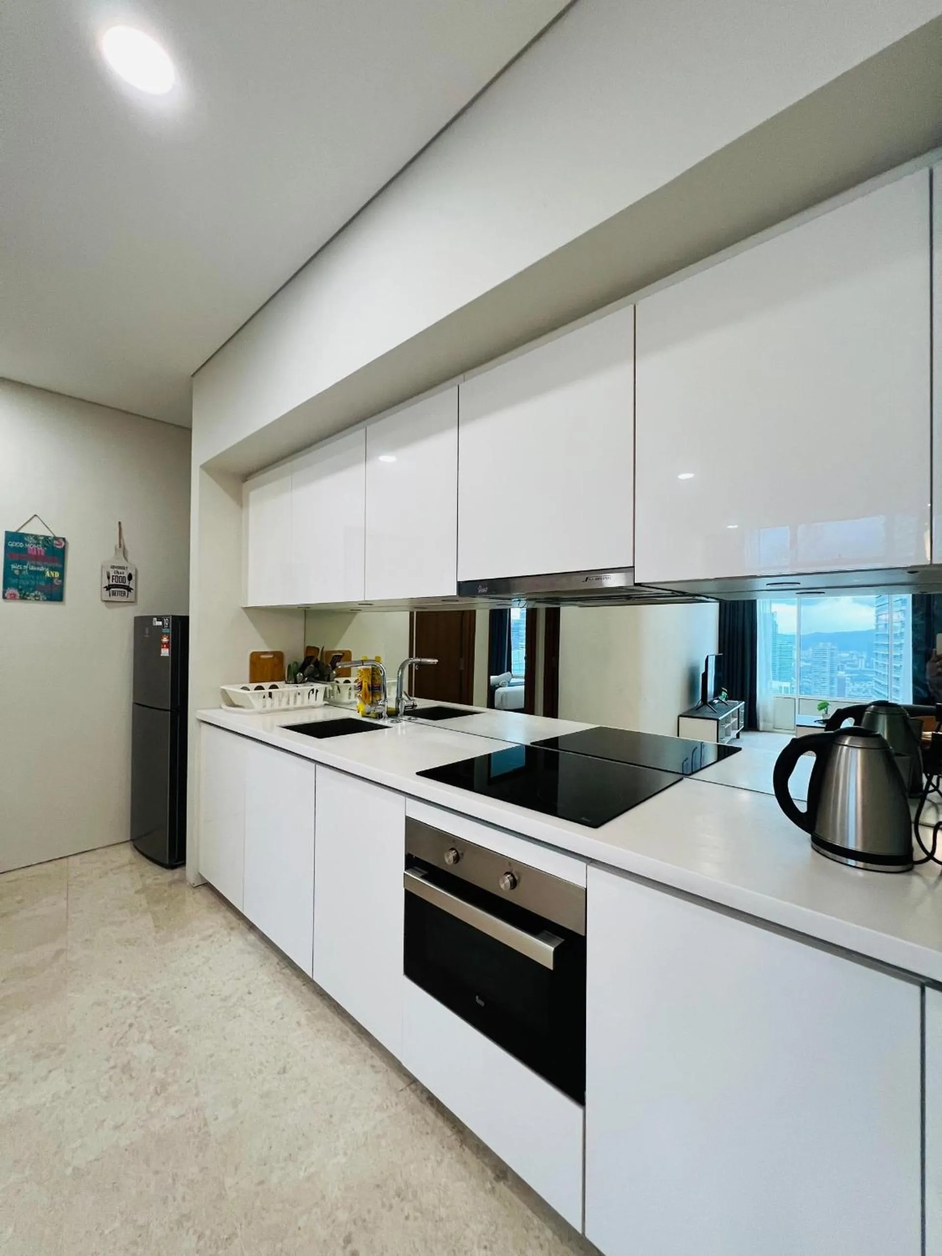 Coffee/tea facilities in Sky Suites KLCC by Luna KL