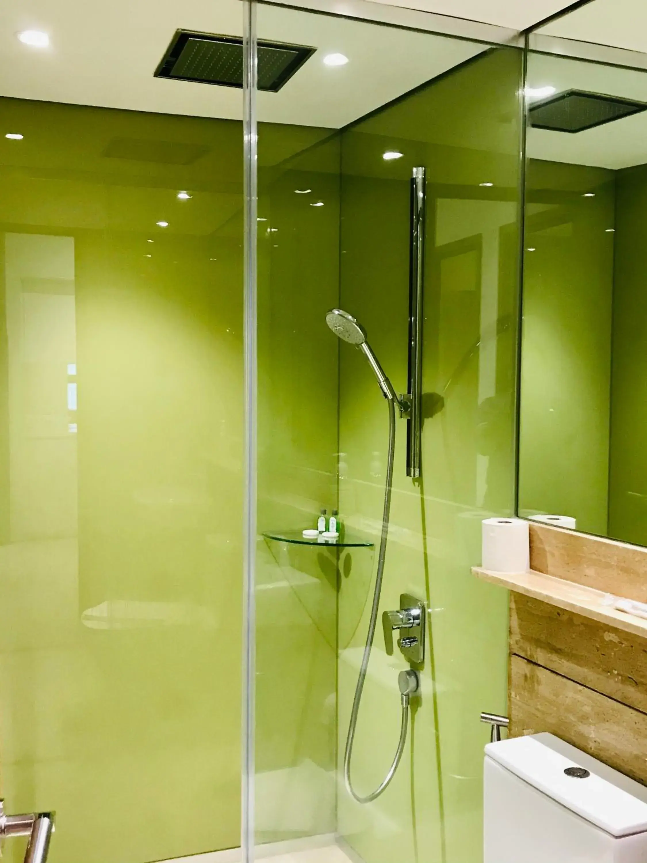 Shower in Sky Suites KLCC by Luna KL Shower in Sky Suites KLCC by Luna KL