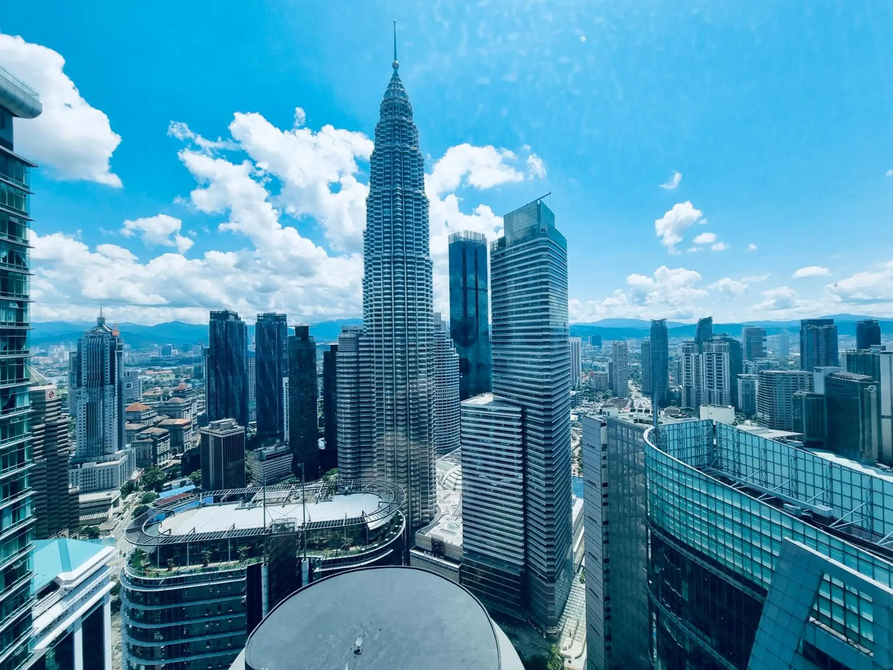 Bird's eye view in Sky Suites KLCC by Luna KL Bird's eye view in Sky Suites KLCC by Luna KL