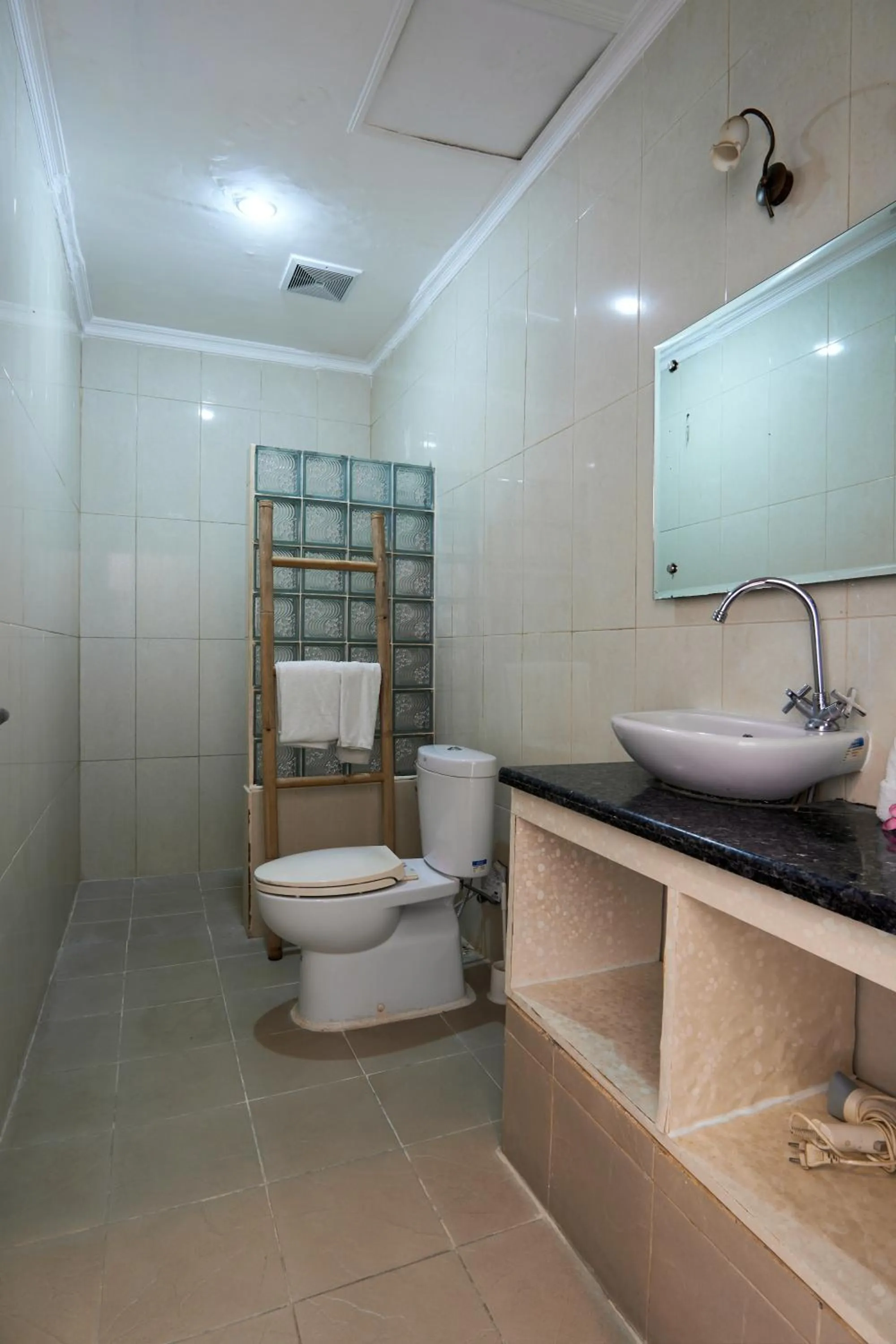 Bathroom in Attara Hills Sunset Villa Senggigi