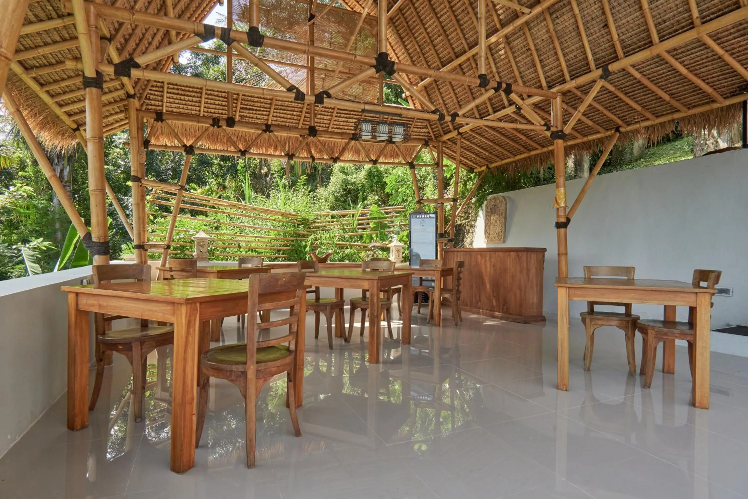 Restaurant/places to eat in Attara Hills Sunset Villa Senggigi