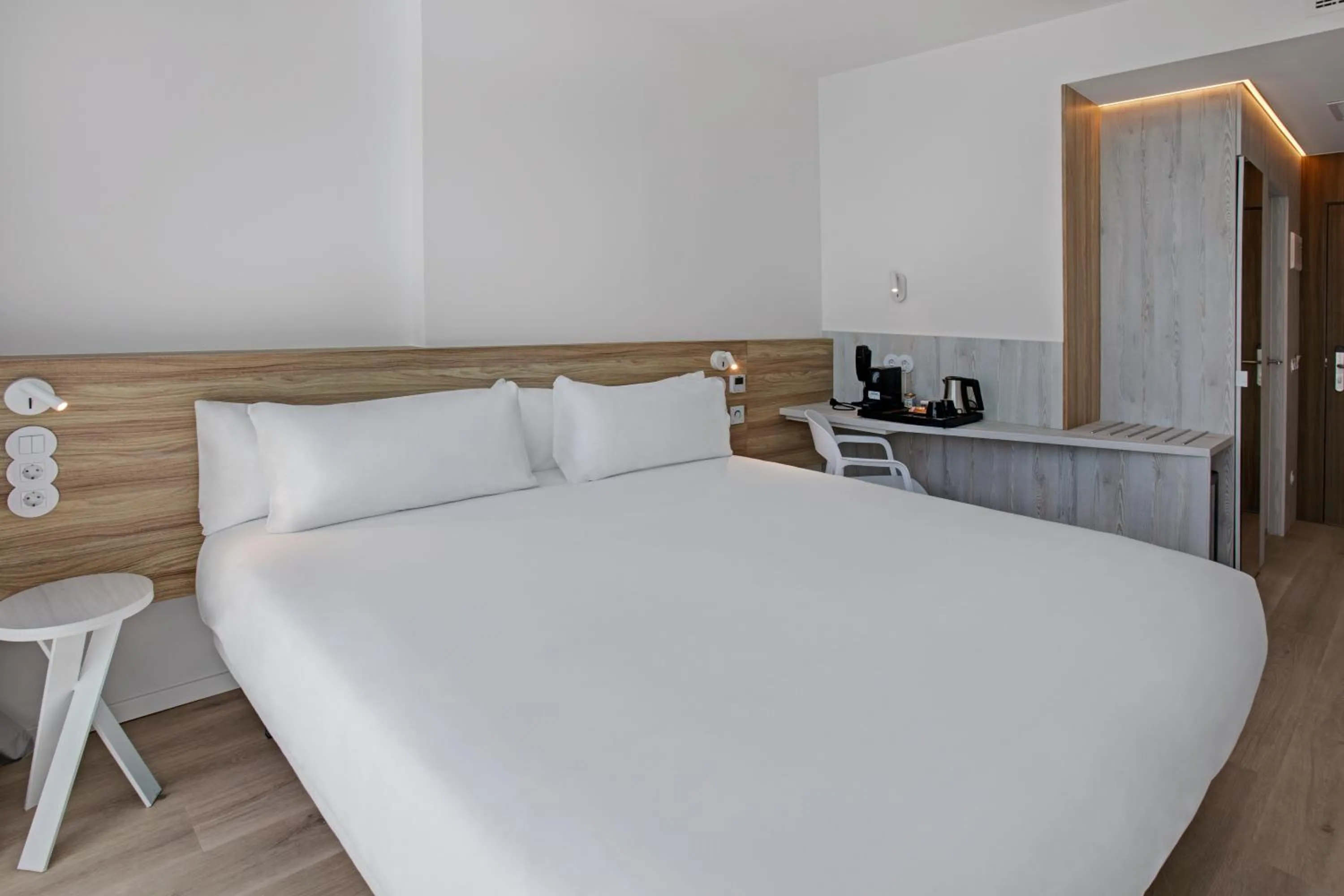 Bed in B&B HOTEL Porto Gaia