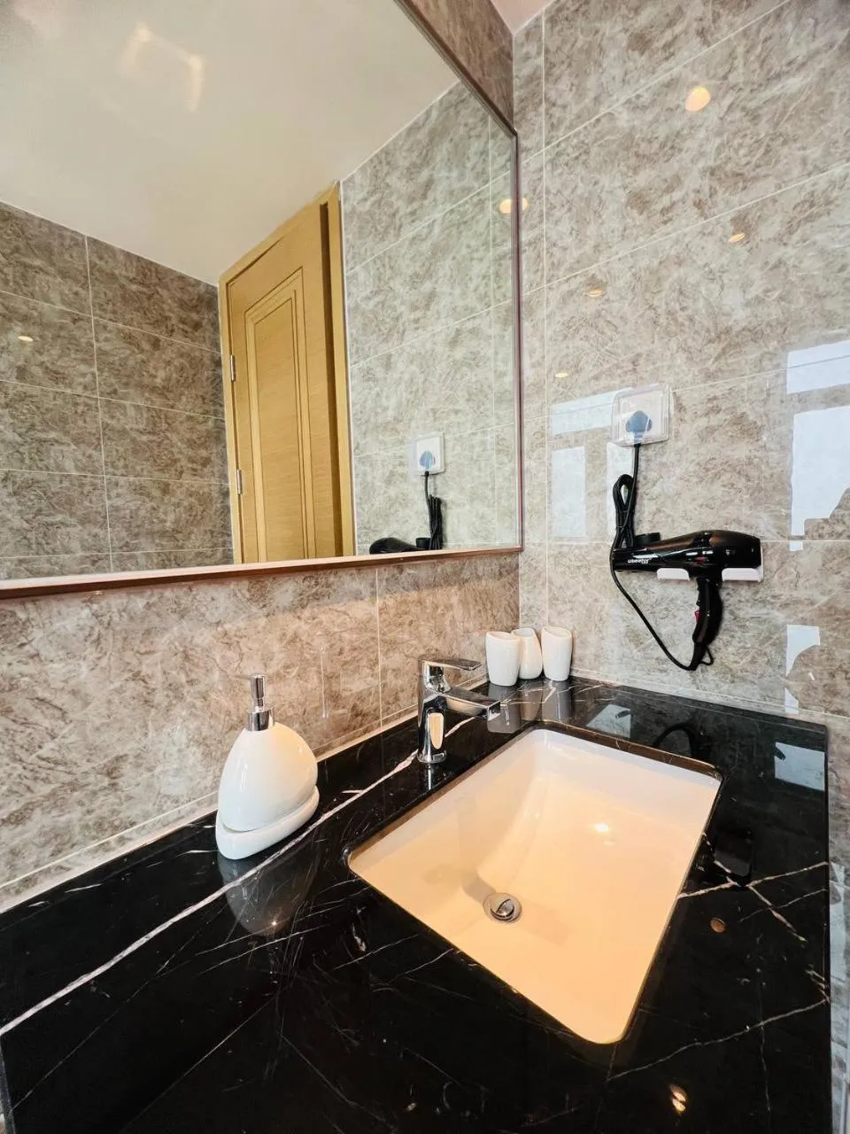 R&F Seine Region by ANJU