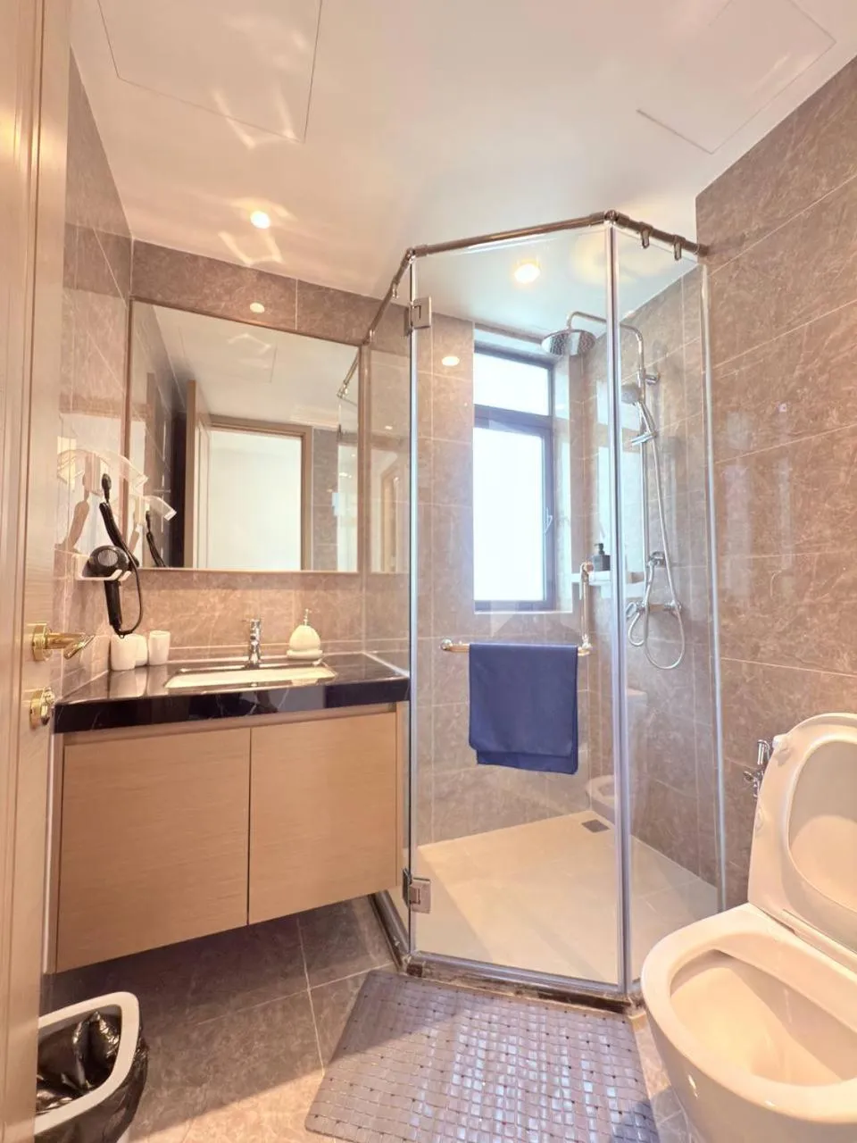 R&F Seine Region by ANJU