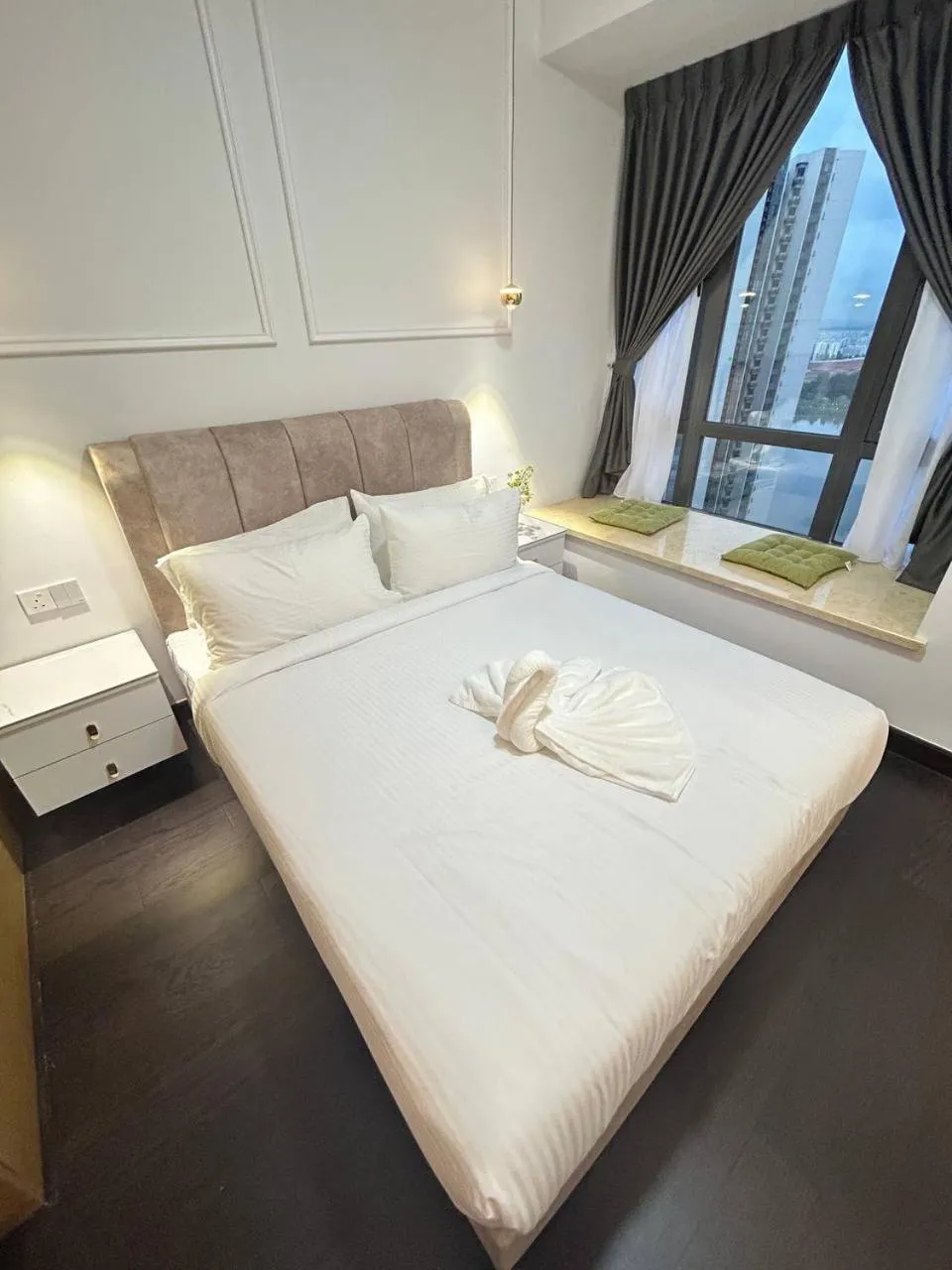 Bed in R&F Seine Region by ANJU