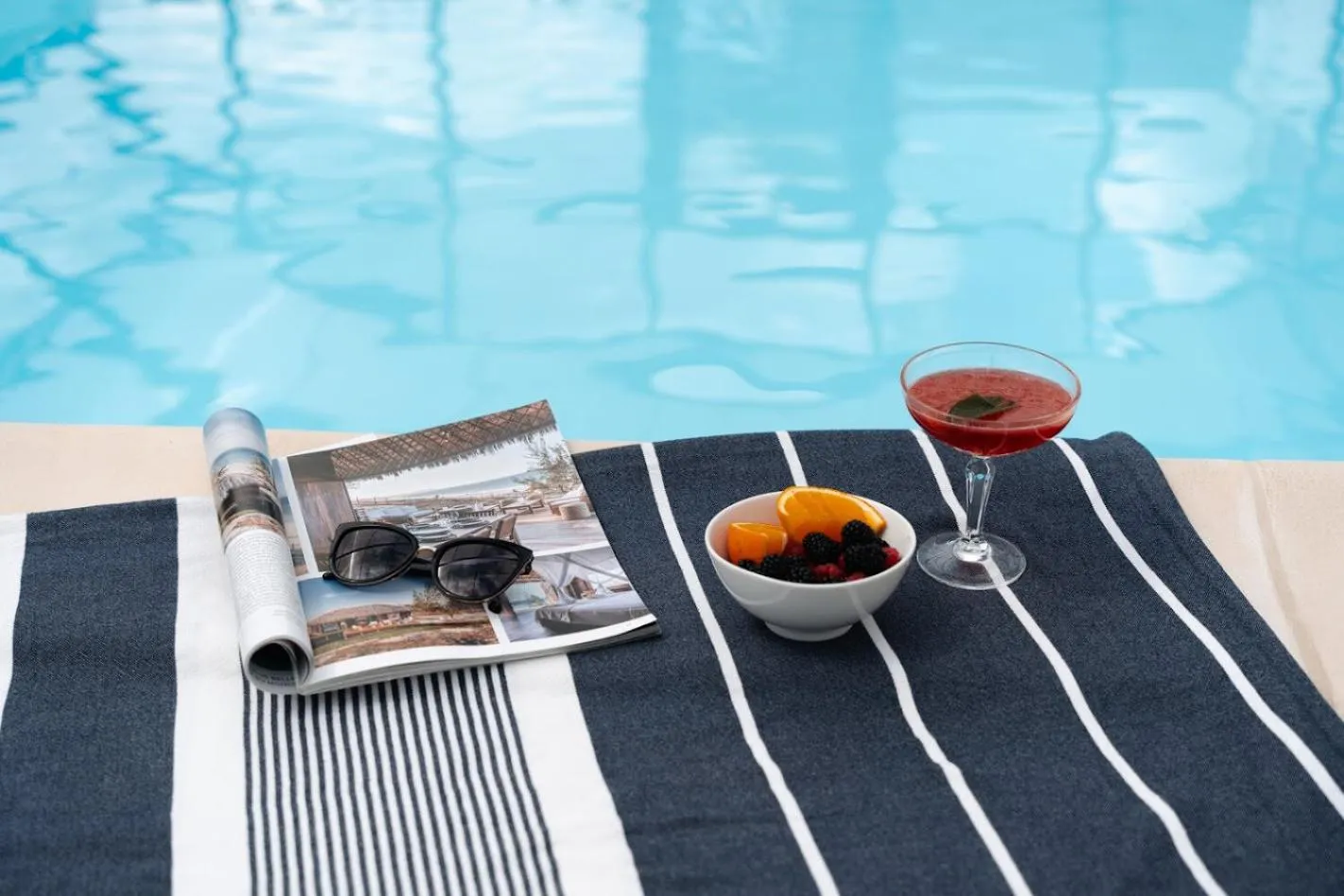 Pool view in Westotel Taverny - Paris Val-d'Oise