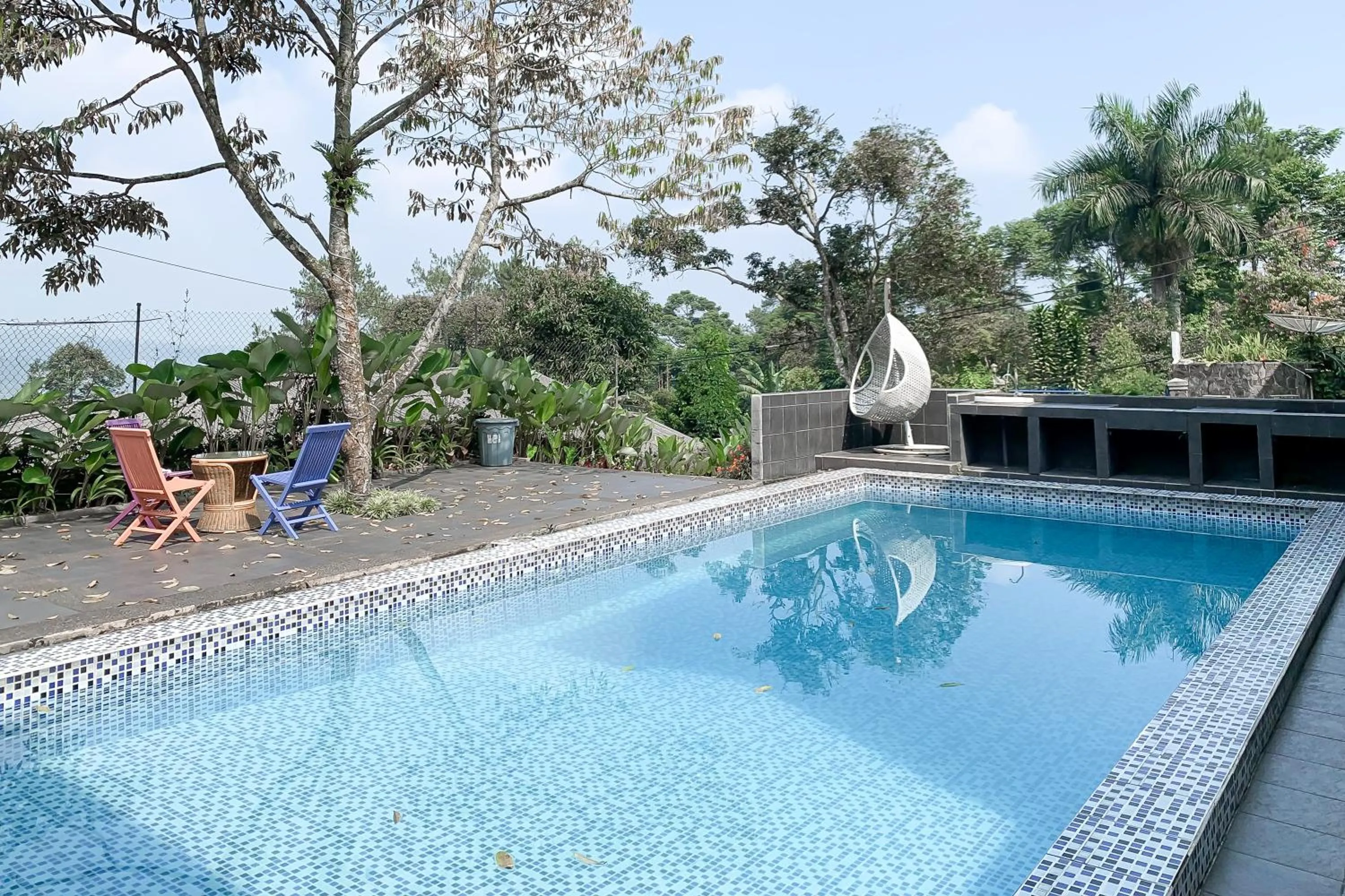 Swimming pool in Villa d'Oasis 2 Puncak Mitra RedDoorz