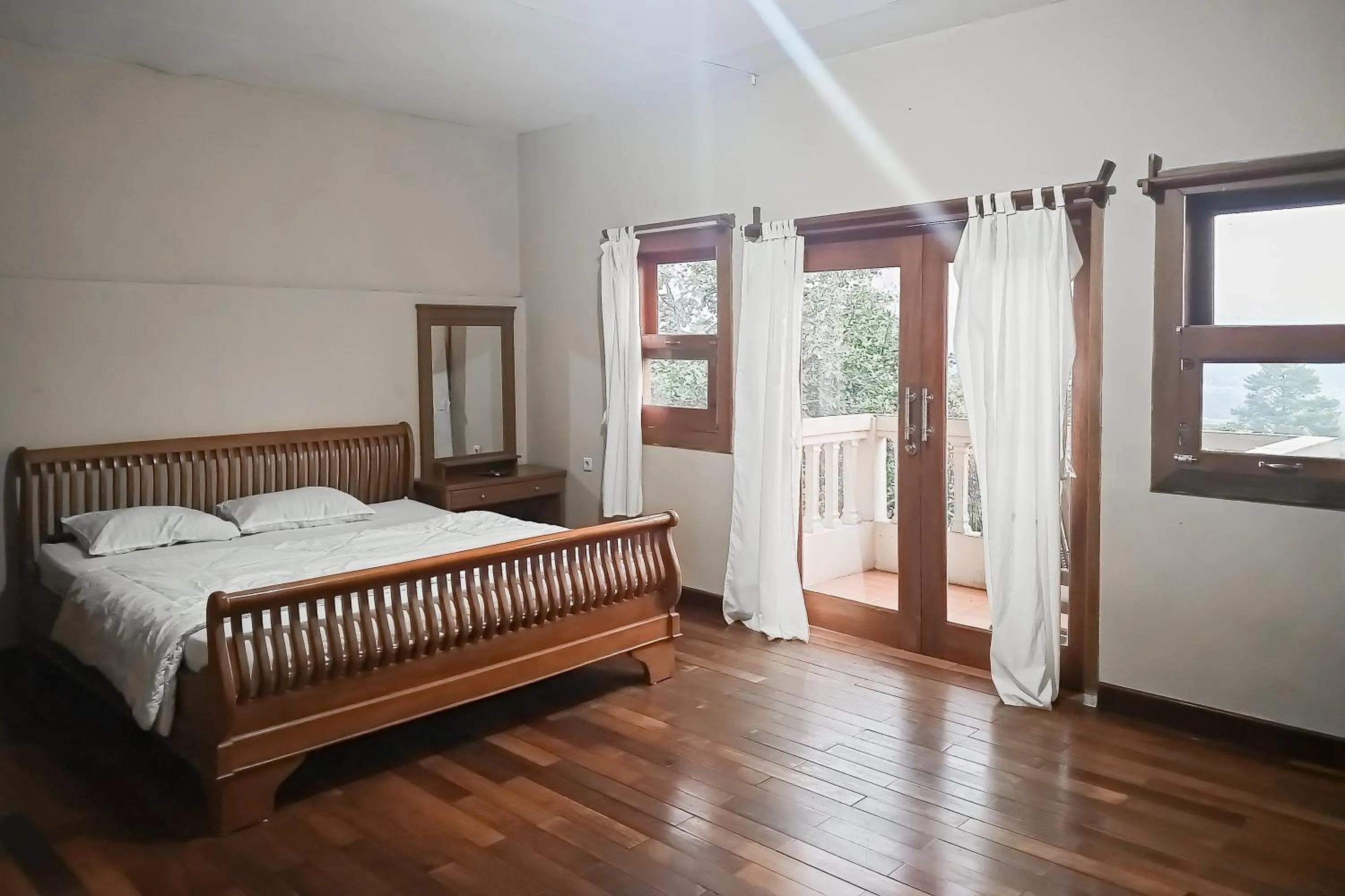 Bedroom, Bed in Villa d'Oasis 2 Puncak Mitra RedDoorz