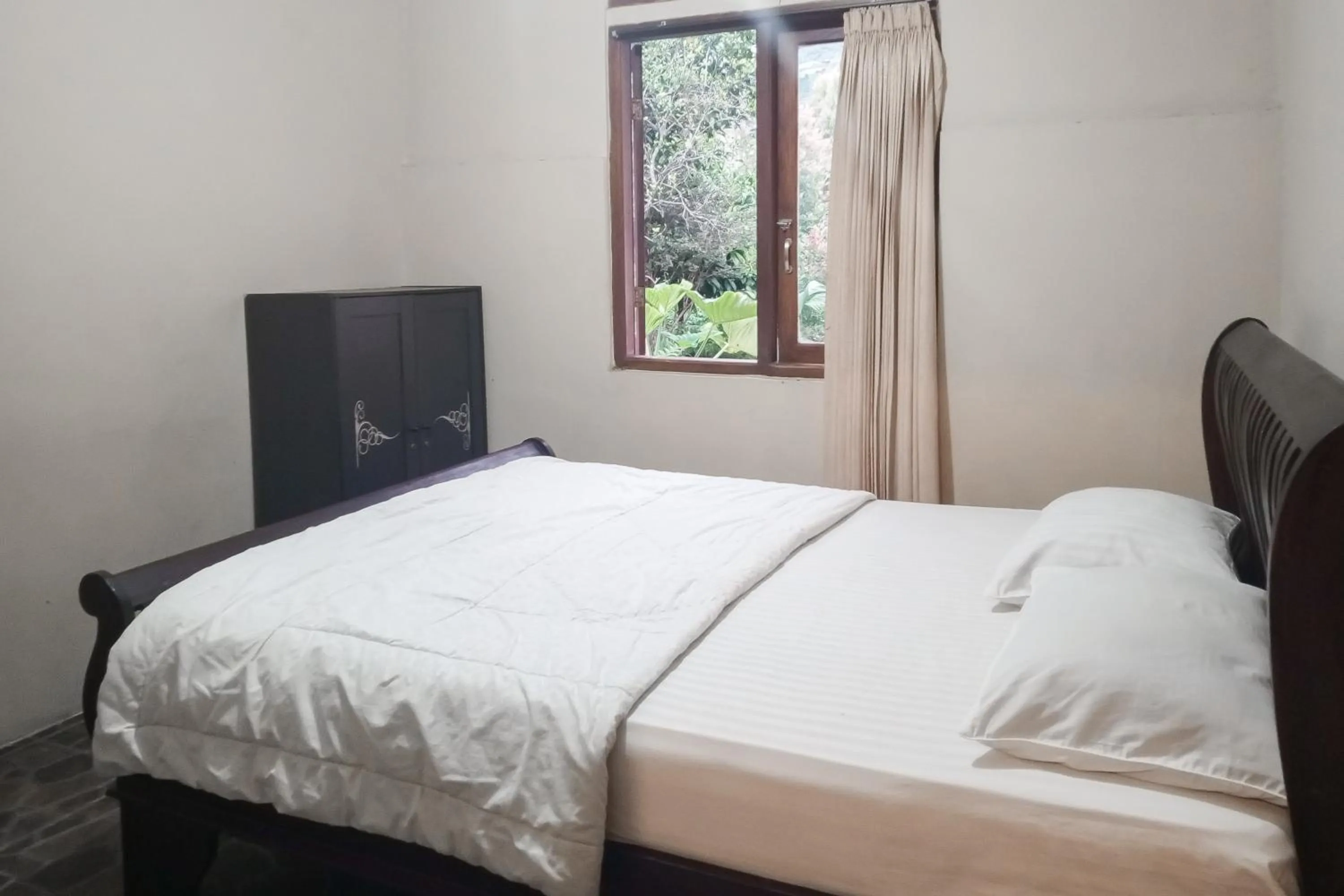 Bedroom, Bed in Villa d'Oasis 2 Puncak Mitra RedDoorz