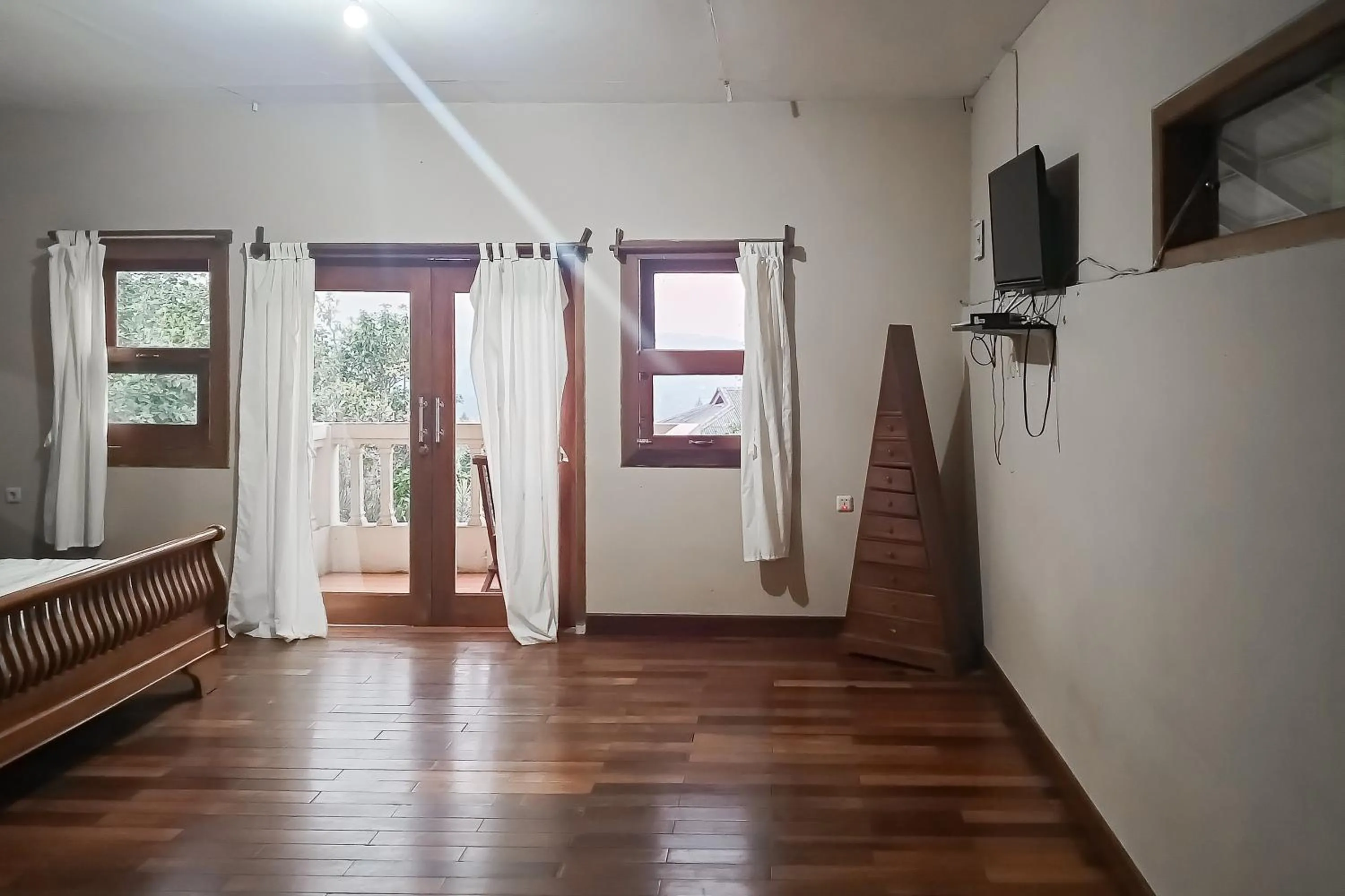 TV and multimedia in Villa d'Oasis 2 Puncak Mitra RedDoorz