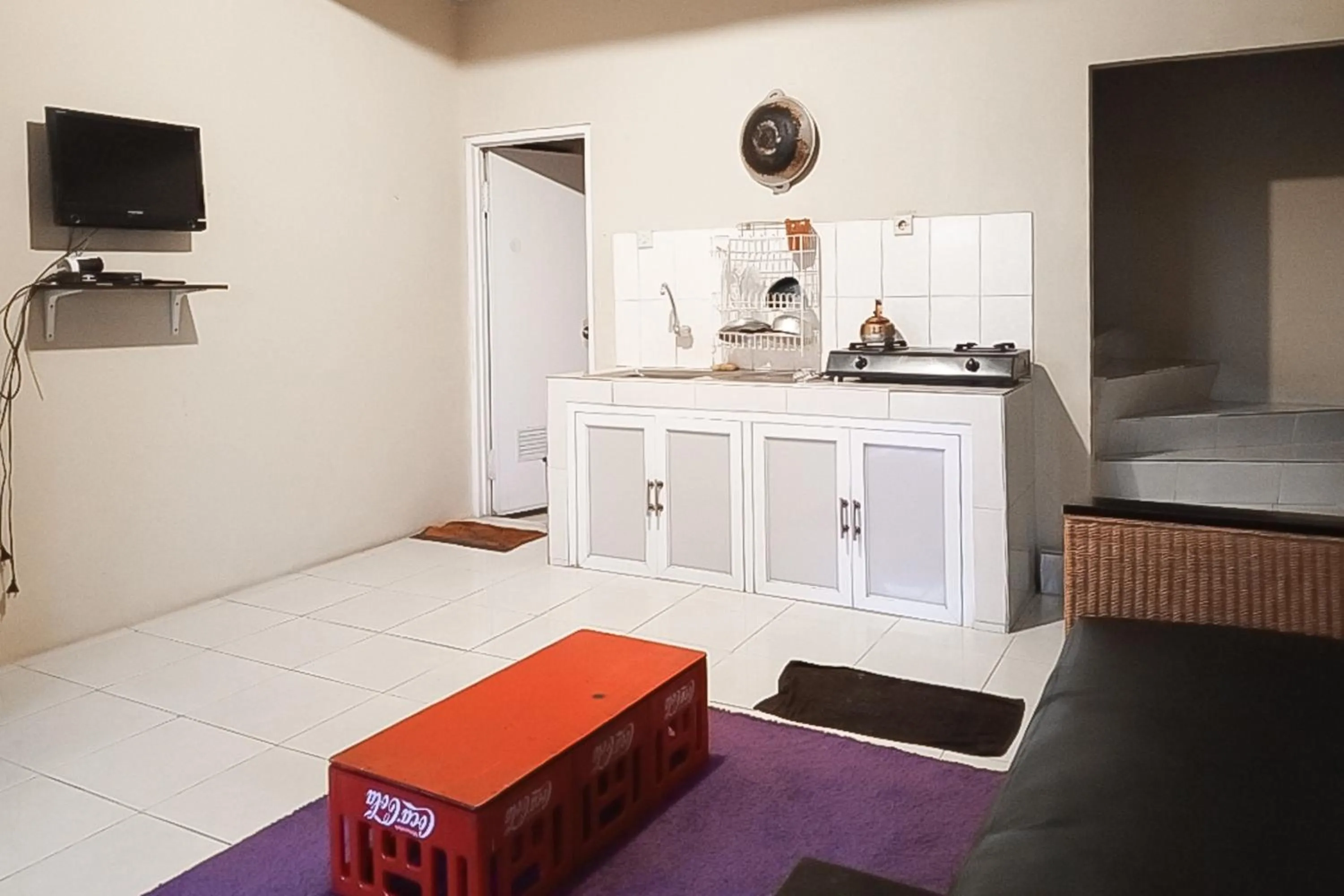 Kitchen or kitchenette, Bed in Villa d'Oasis 2 Puncak Mitra RedDoorz