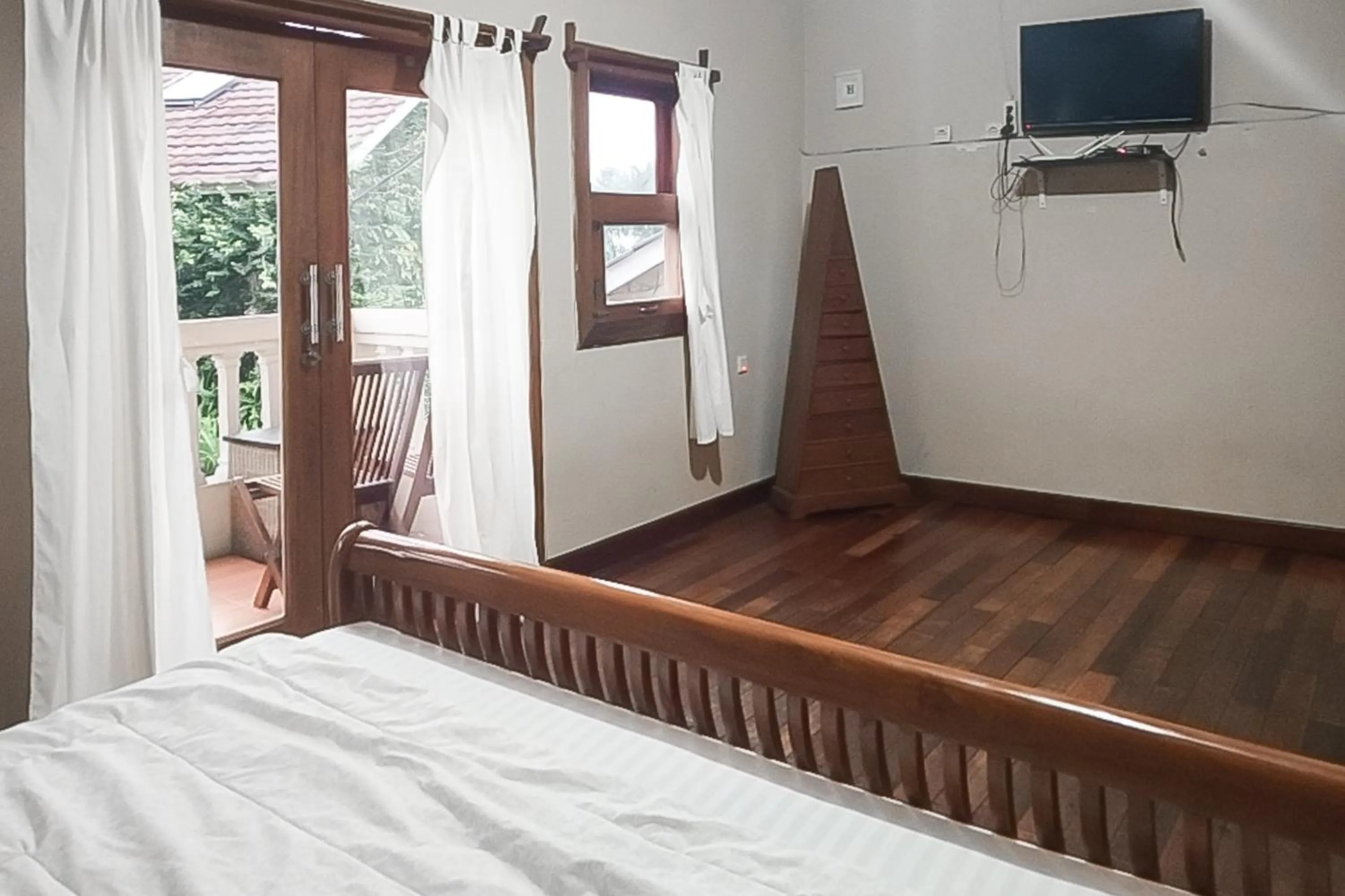 Bedroom, Bed in Villa d'Oasis 2 Puncak Mitra RedDoorz