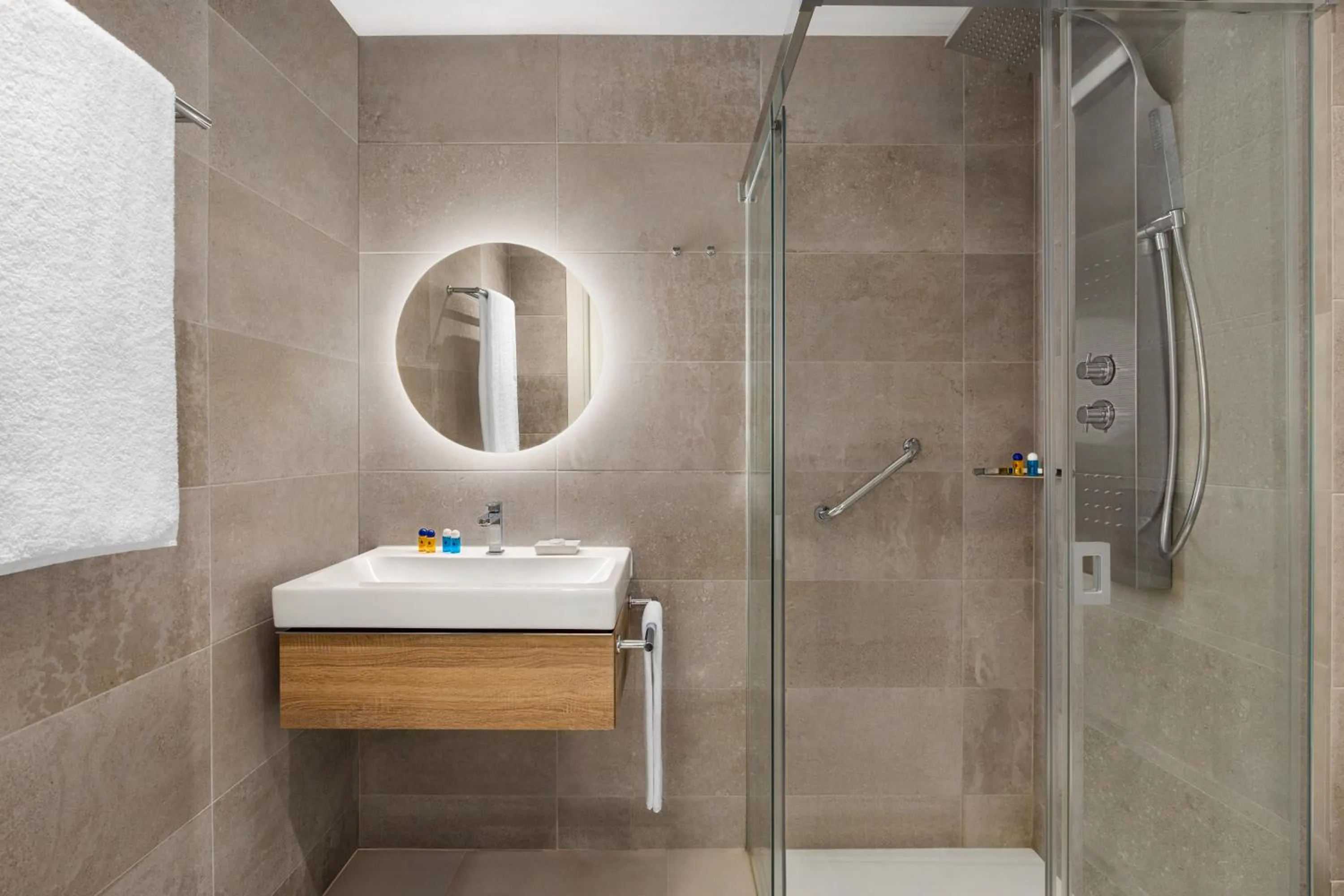 Seaview Residence with private pool