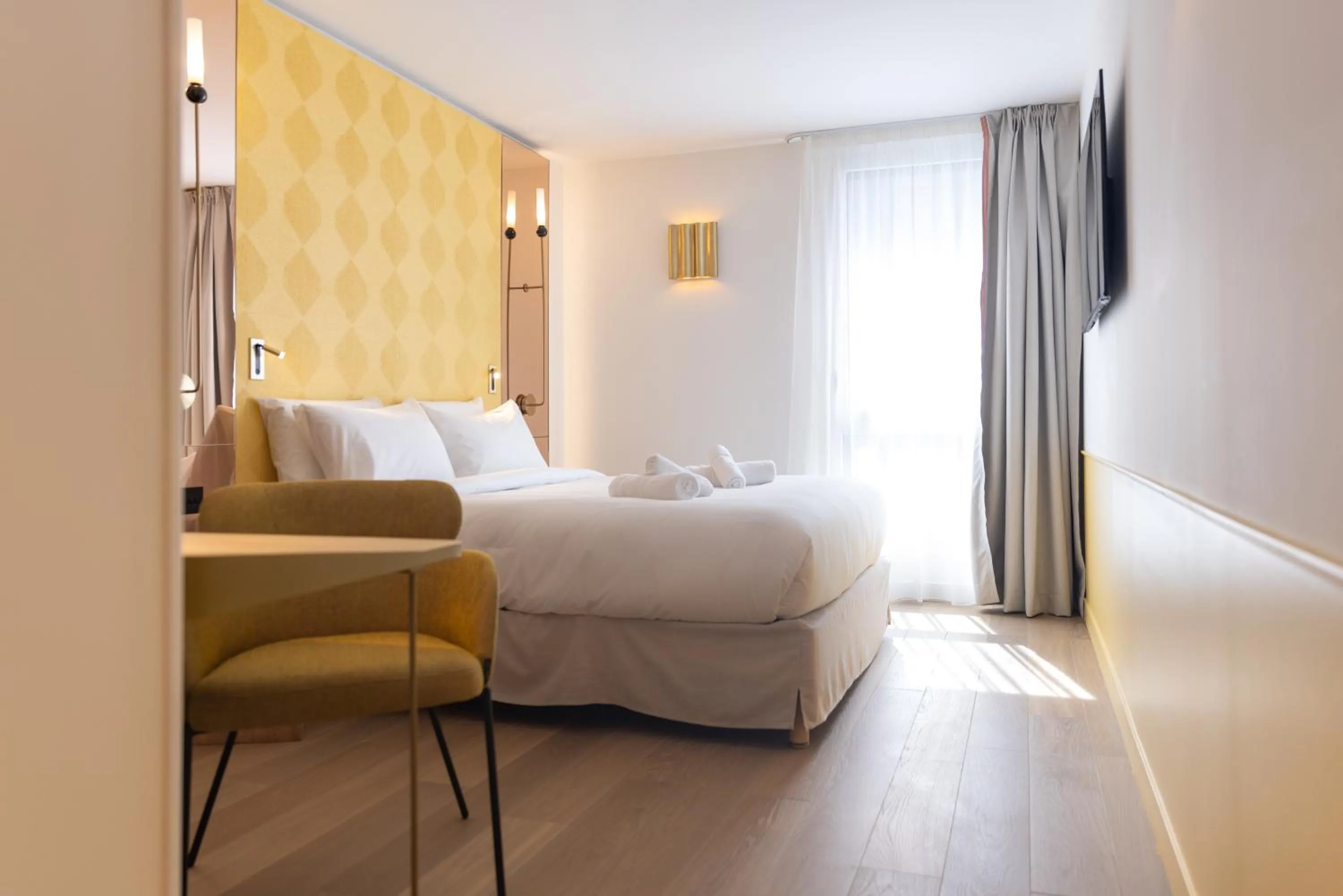 Bed in Hôtel Kyriad Prestige Paris Asnieres