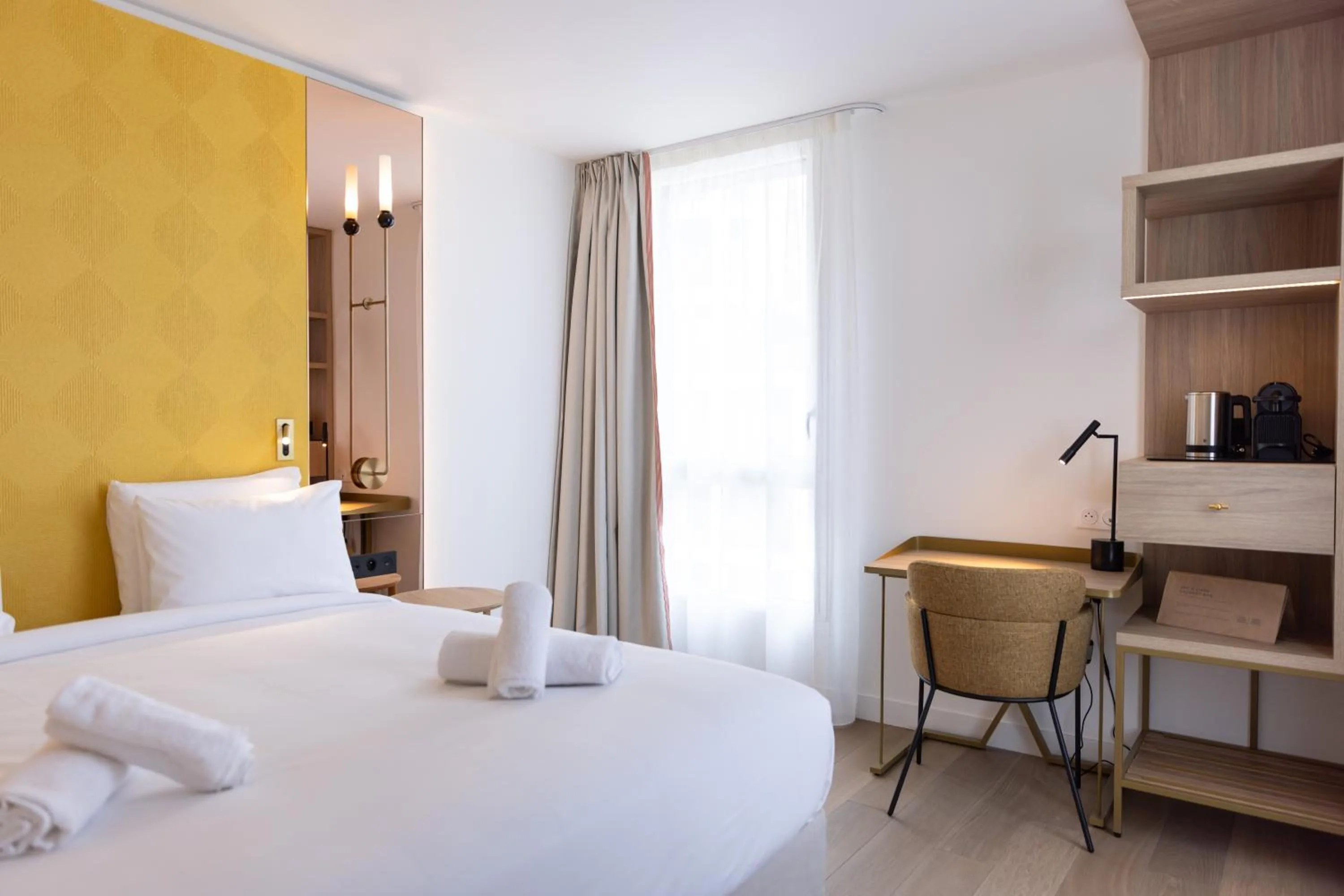 Bed in Hôtel Kyriad Prestige Paris Asnieres