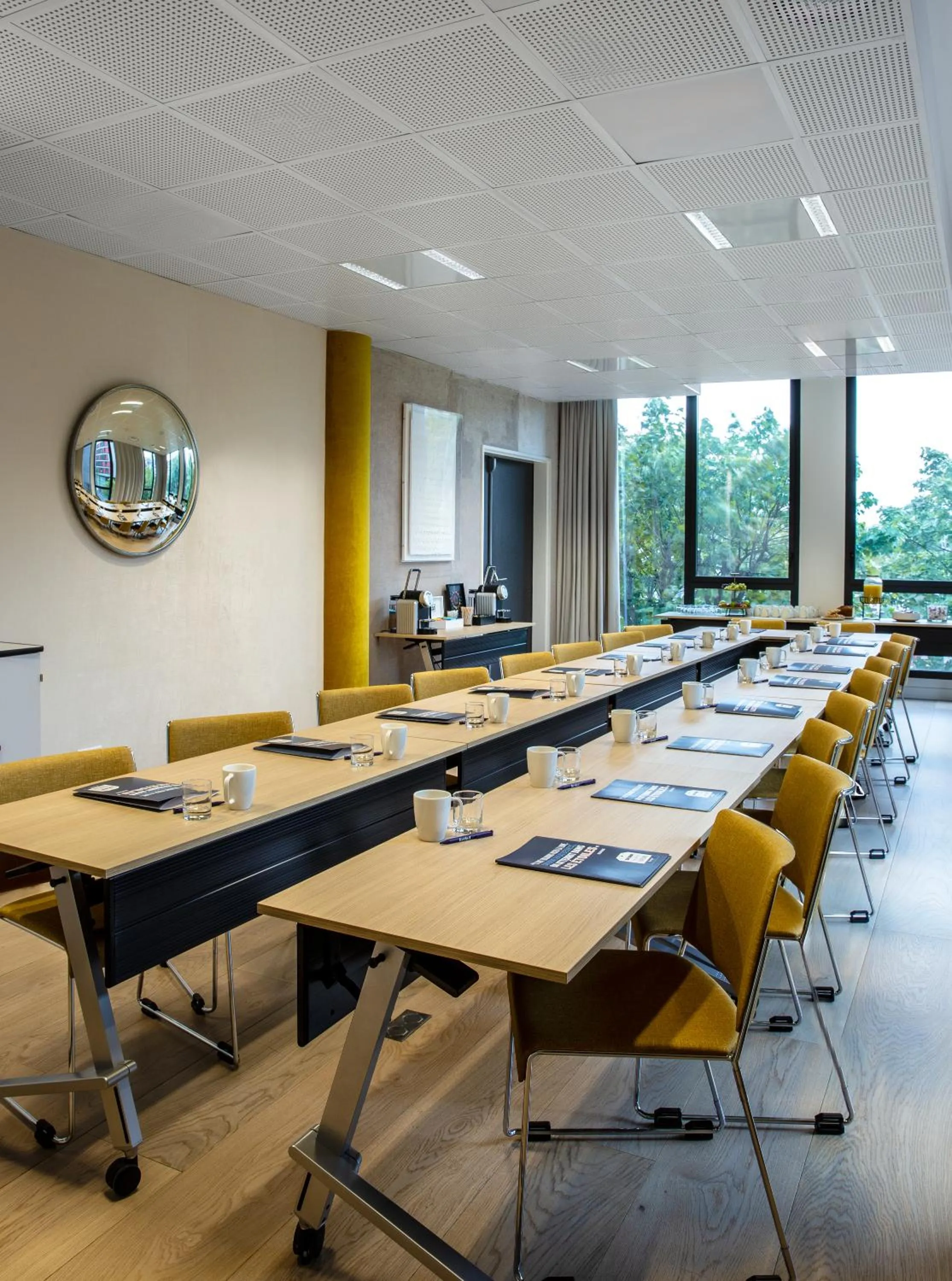 Meeting/conference room in Hôtel Kyriad Prestige Paris Asnieres