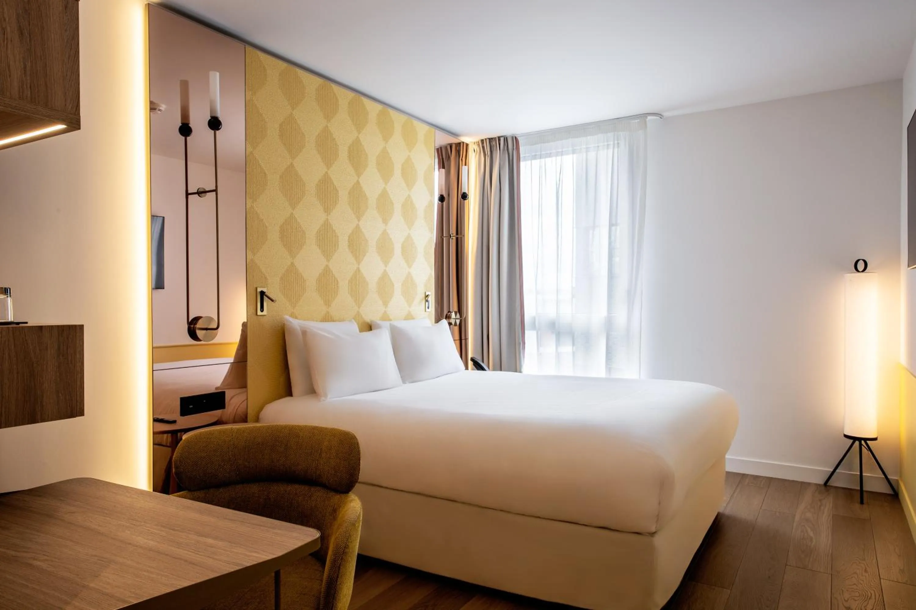 Bed in Hôtel Kyriad Prestige Paris Asnieres