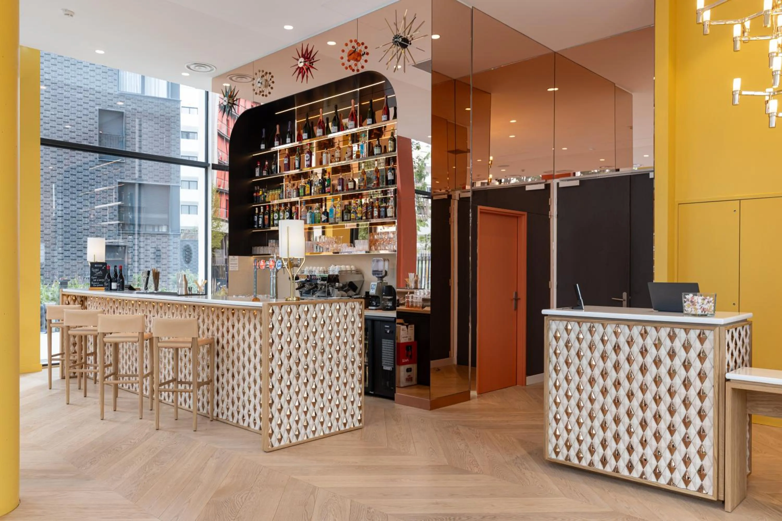 Lobby or reception in Hôtel Kyriad Prestige Paris Asnieres