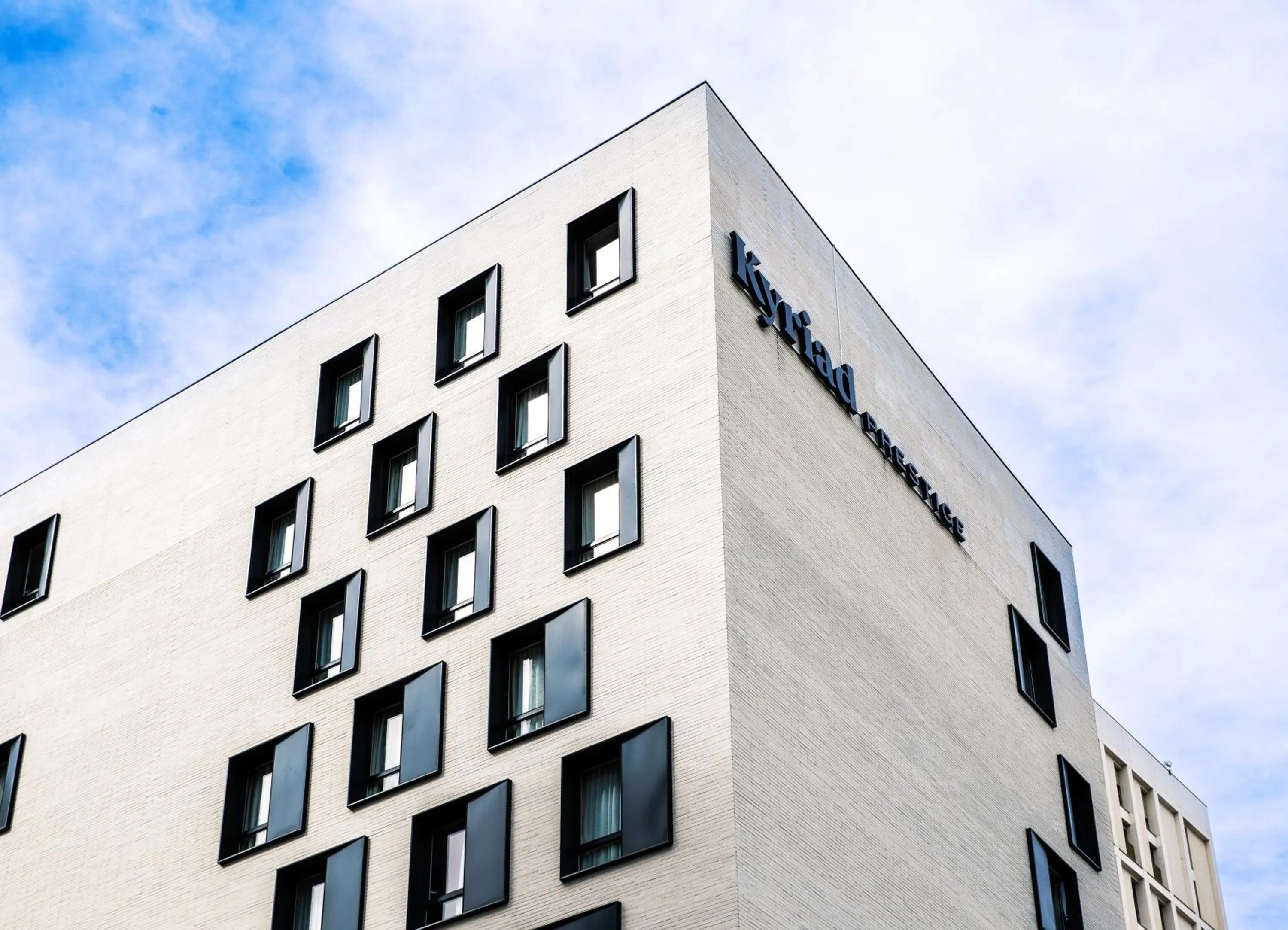 Property building in Hôtel Kyriad Prestige Paris Asnieres