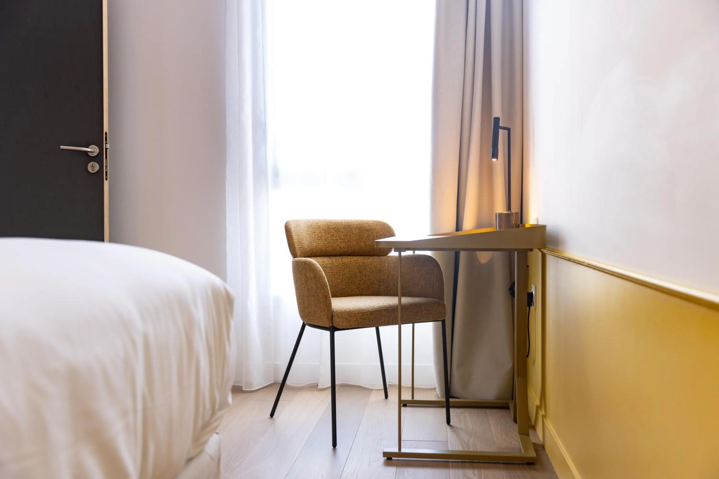 Seating area, Bed in Hôtel Kyriad Prestige Paris Asnieres