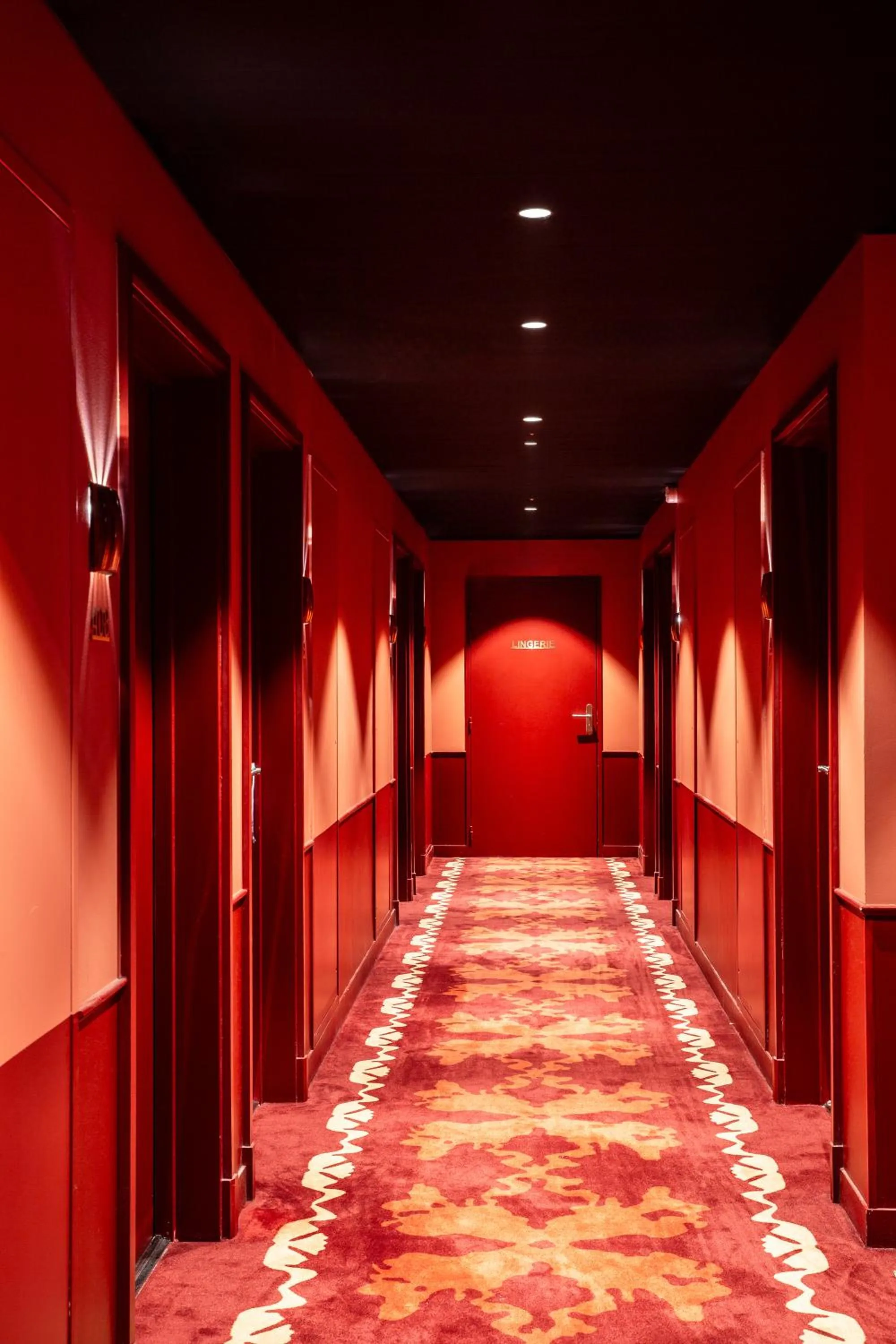 Property building in Hôtel Kyriad Prestige Paris Asnieres