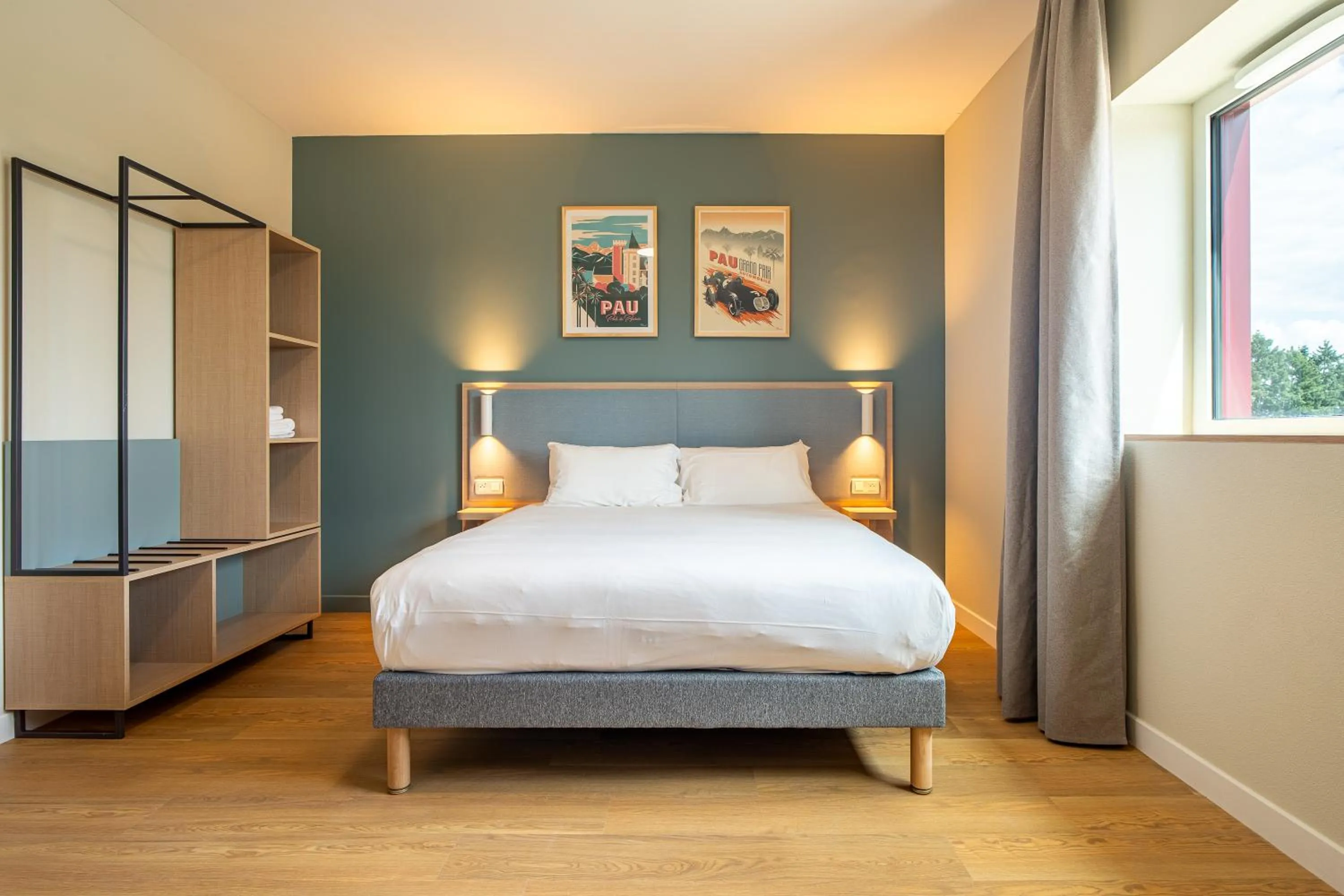 Bedroom, Bed in Kyriad Limoges - Ester