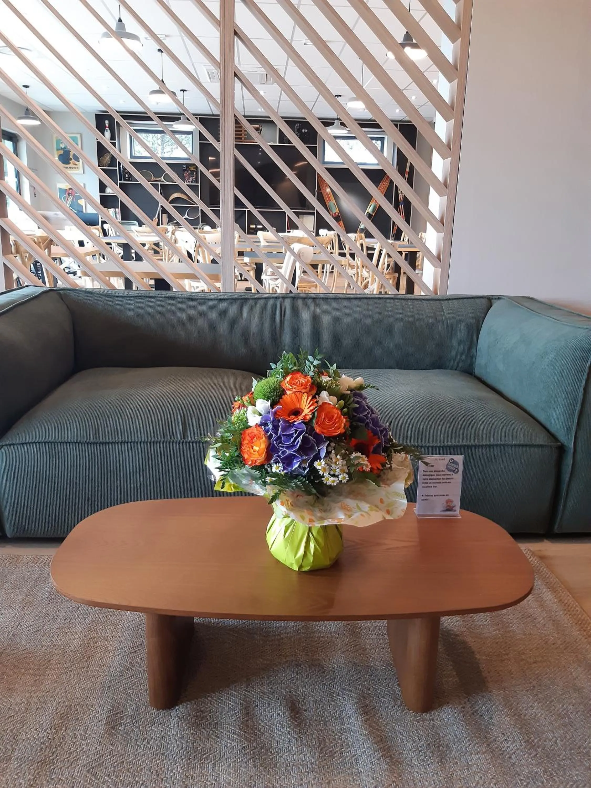 Communal lounge/ TV room in Kyriad Limoges - Ester