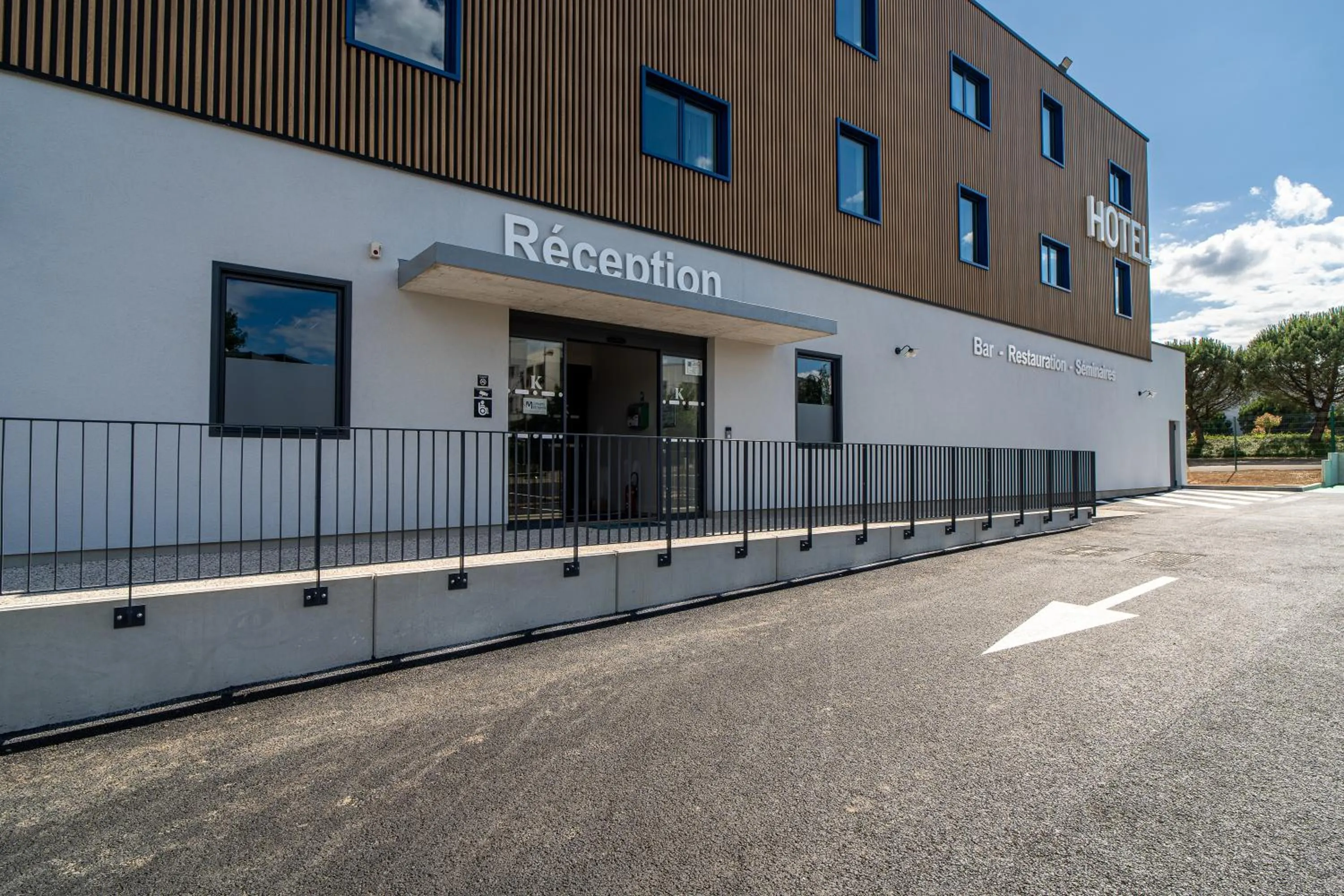 Facade/entrance in Kyriad Limoges - Ester