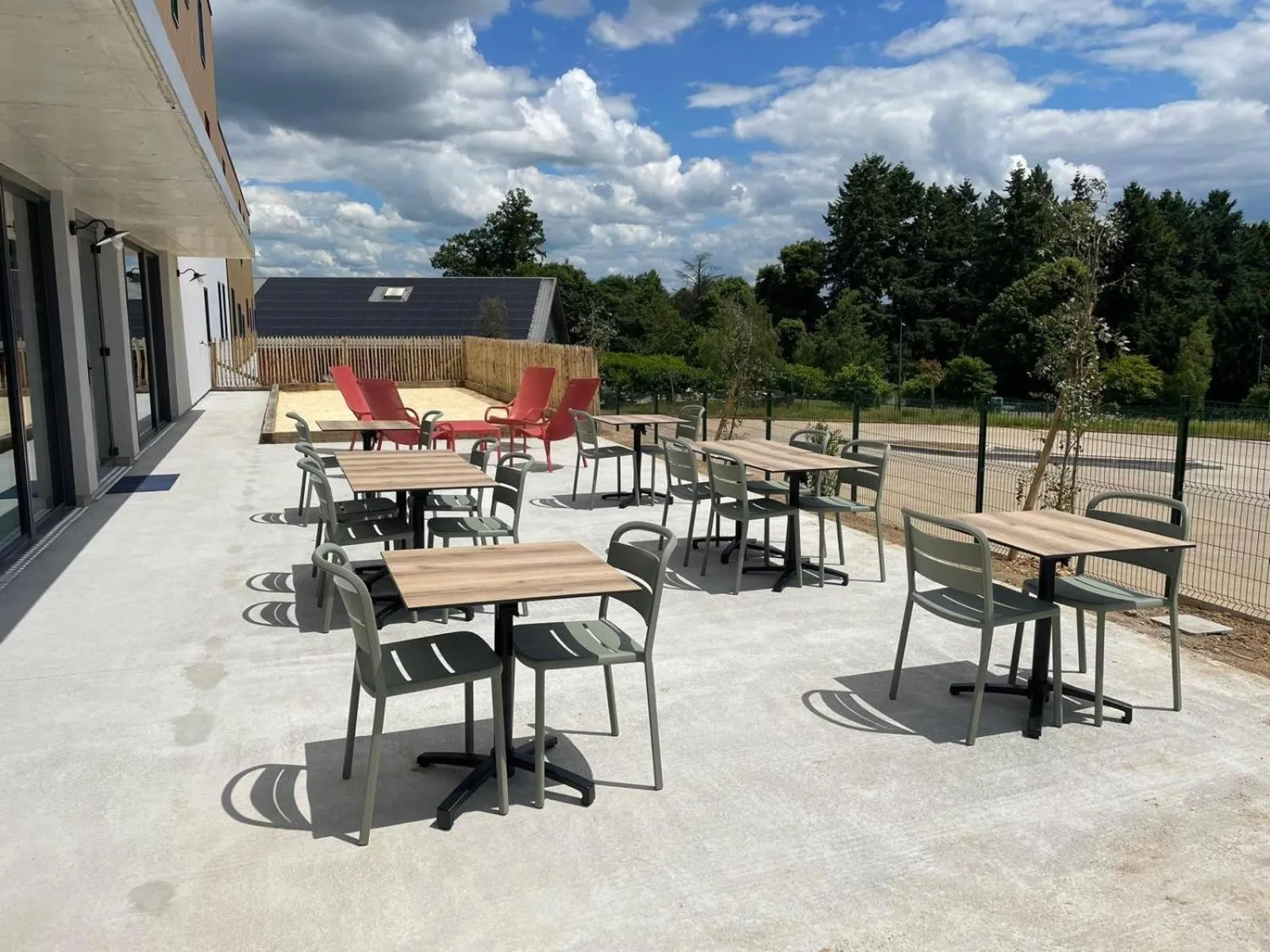 Patio in Kyriad Limoges - Ester