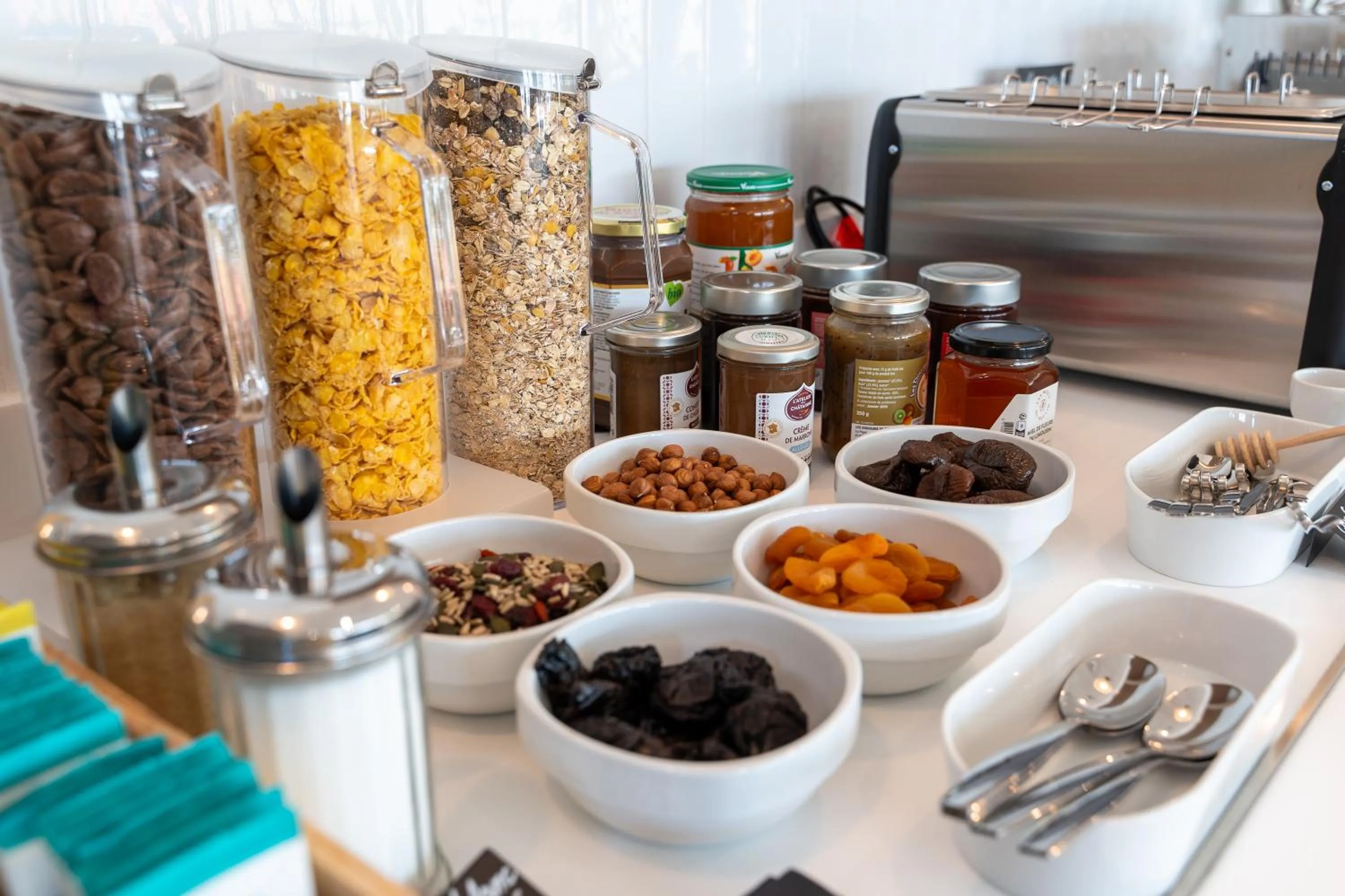 Buffet breakfast in Kyriad Limoges - Ester