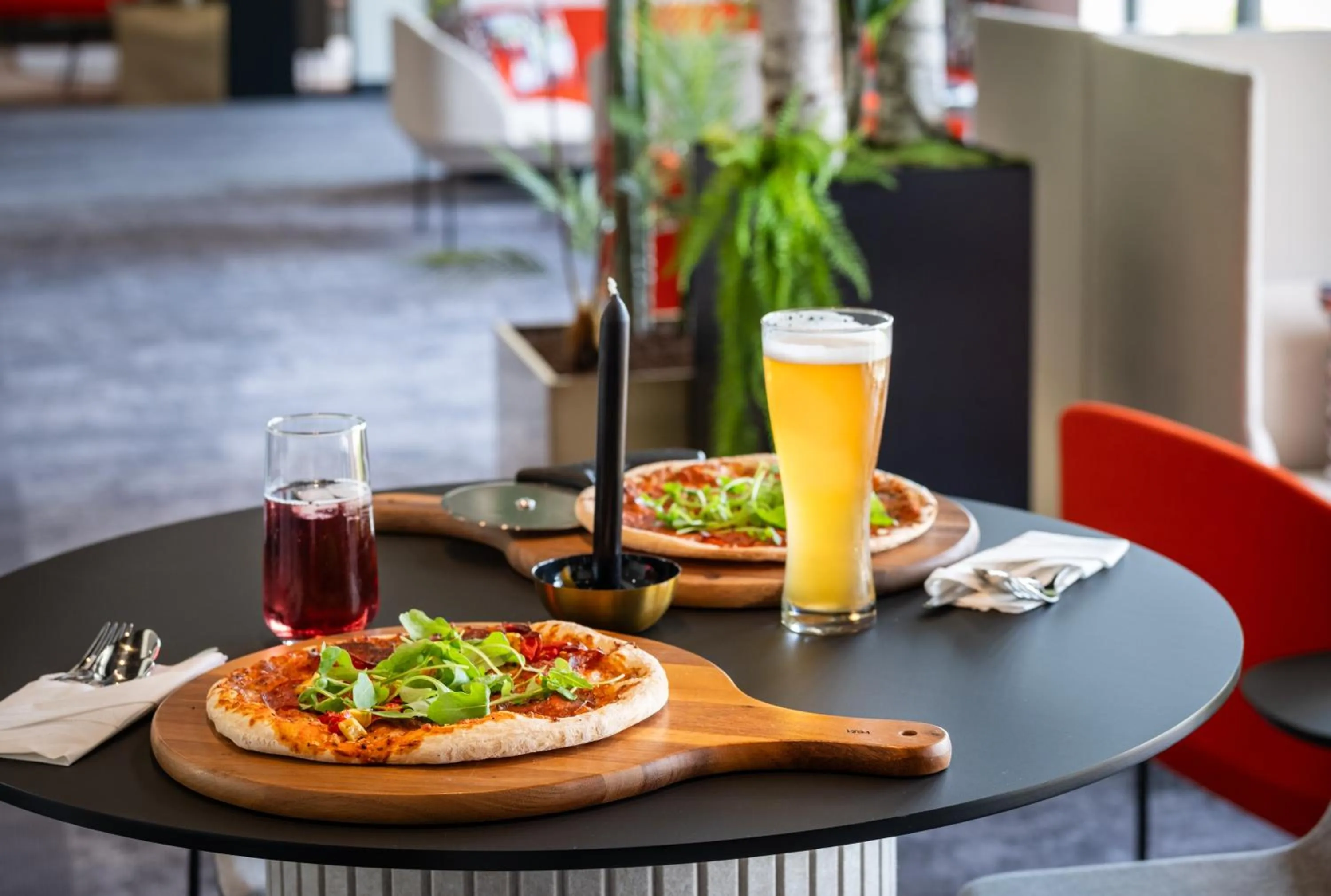 Restaurant/places to eat in Kyriad Chateauroux Nord - Aéroport