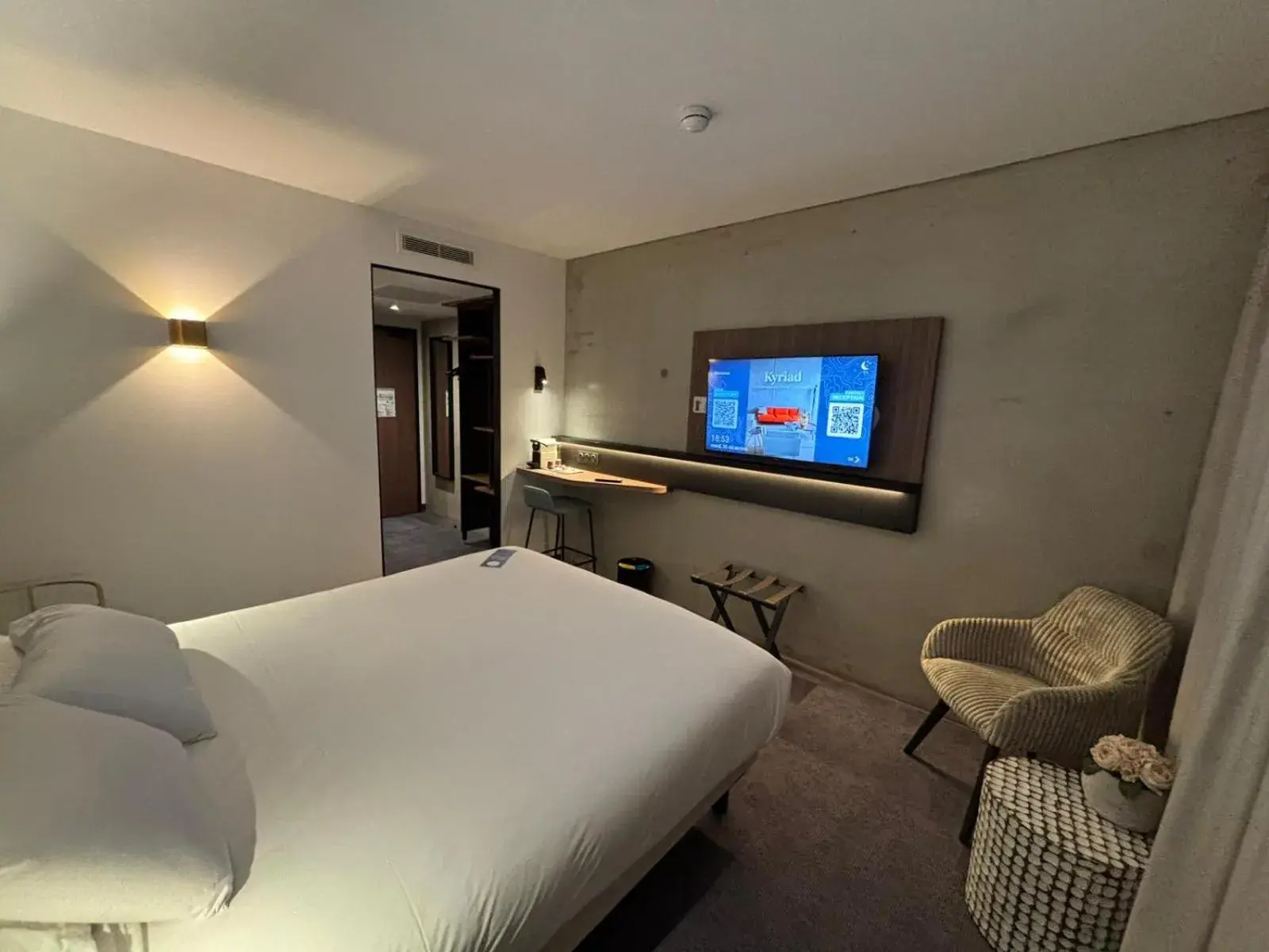 Bedroom, Bed in Kyriad Chateauroux Nord - Aéroport Bedroom, Bed in Kyriad Chateauroux Nord - Aéroport