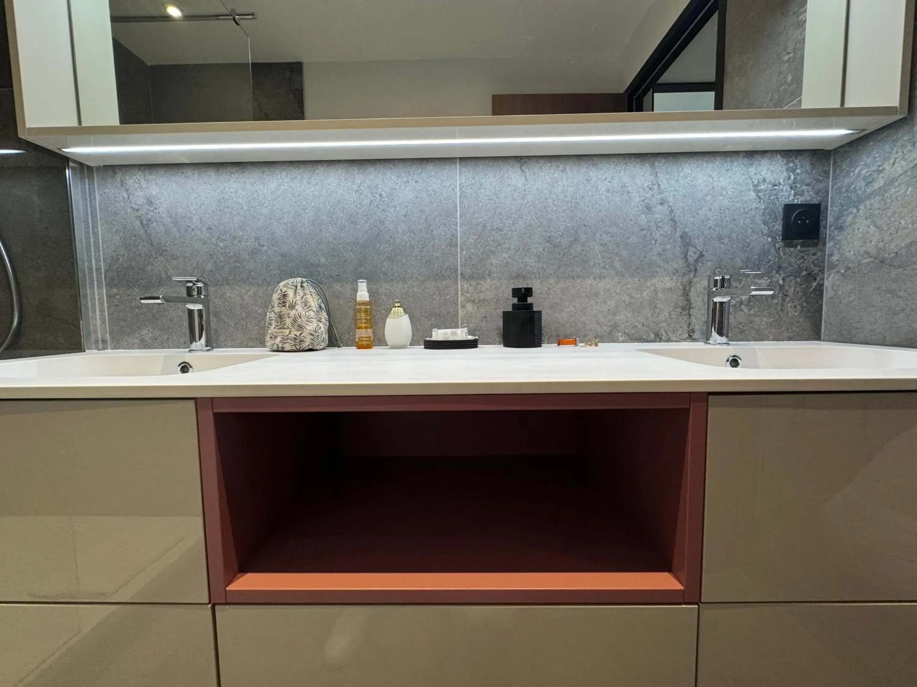 Bathroom in Kyriad Chateauroux Nord - Aéroport Bathroom in Kyriad Chateauroux Nord - Aéroport