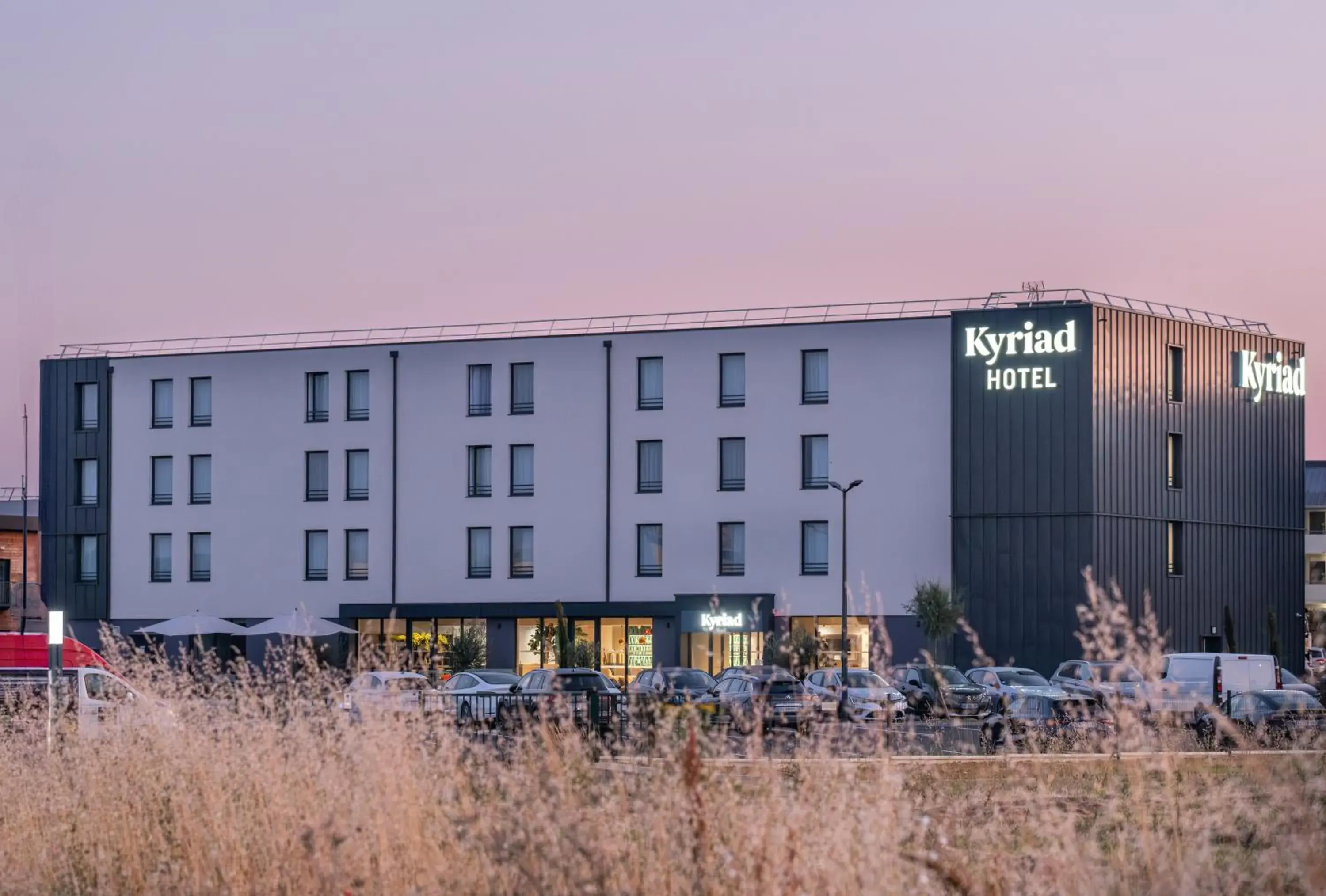 Property building in Kyriad Chateauroux Nord - Aéroport Property building in Kyriad Chateauroux Nord - Aéroport