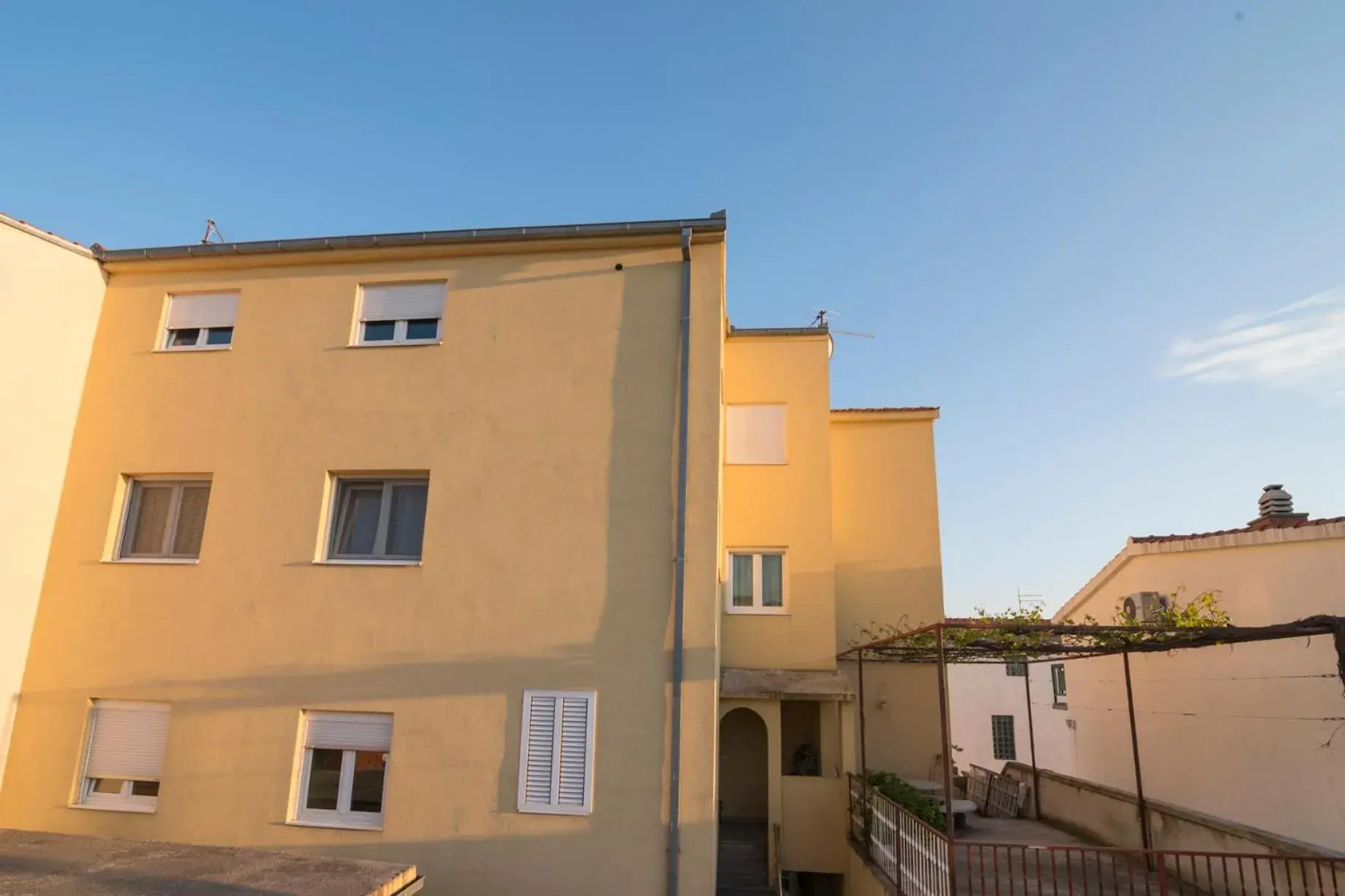 Property building in Cozy apartment ISKRA Property building in Cozy apartment ISKRA