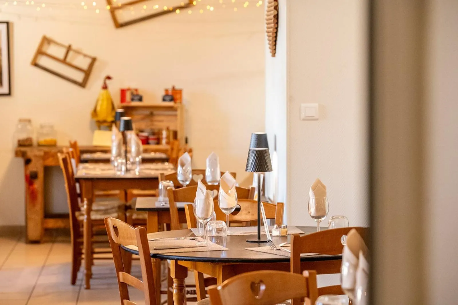 Restaurant/places to eat in Le Fin Chapon