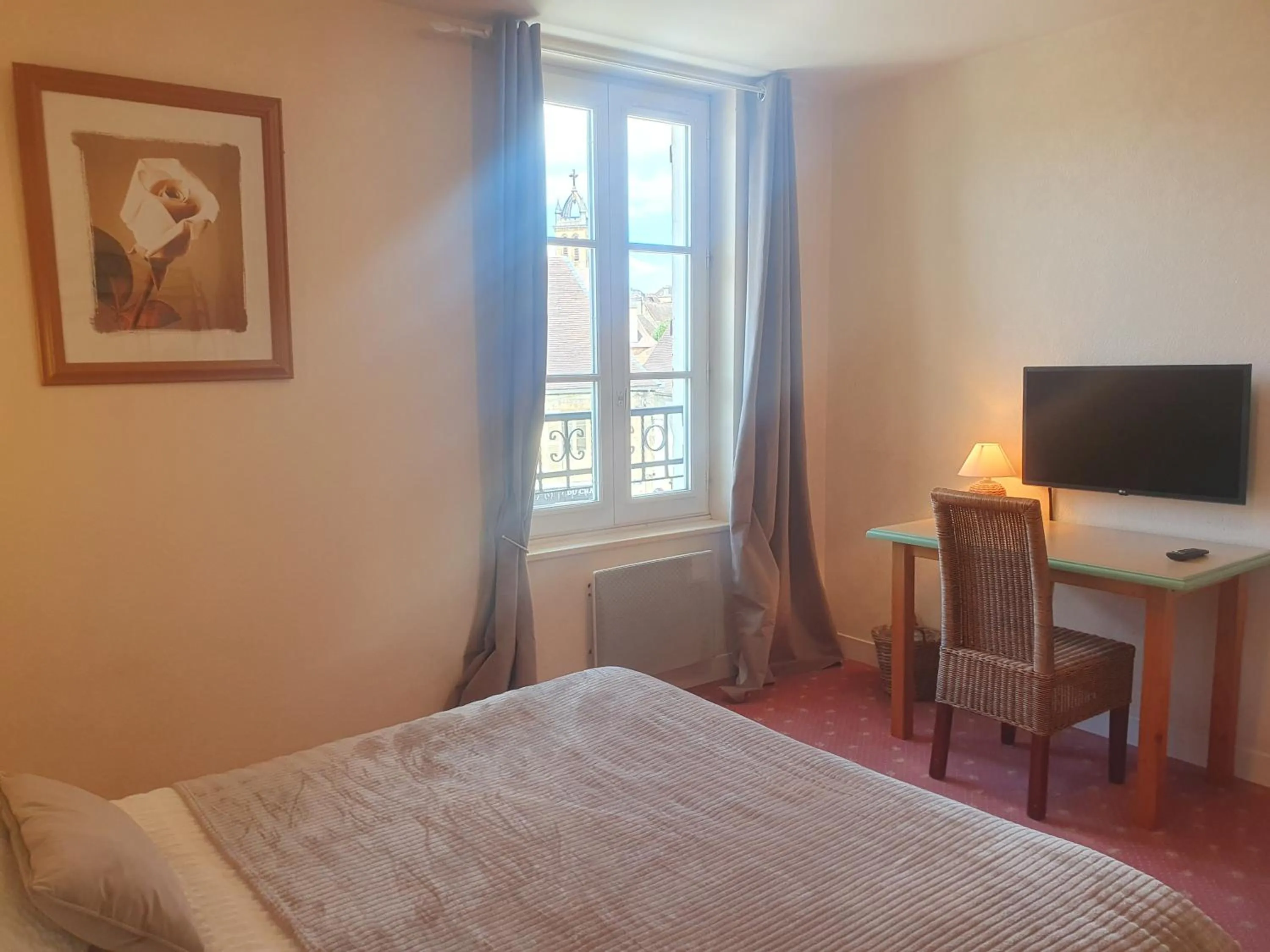 Communal lounge/ TV room, Bed in Le Fin Chapon