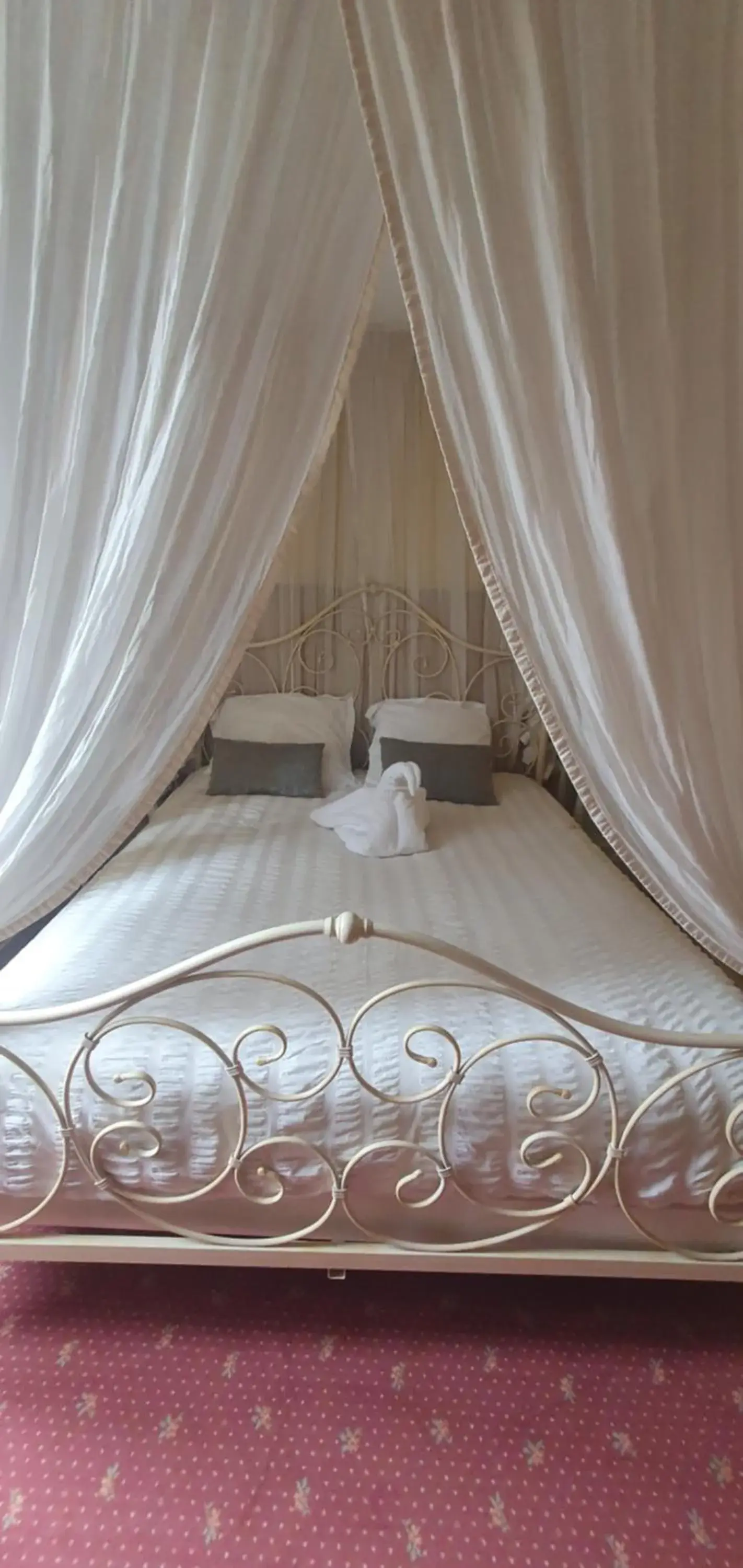 Double Room with Private Bathroom - single occupancy in Hotel Auberge du Fin Chapon Double Room with Private Bathroom - single occupancy in Hotel Auberge du Fin Chapon